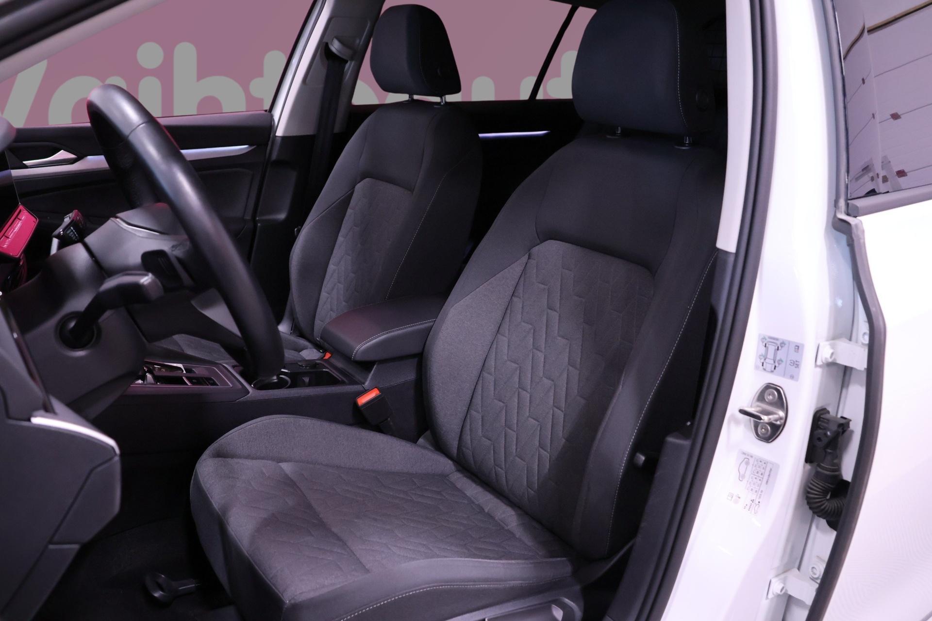 VOLKSWAGEN Golf 2024