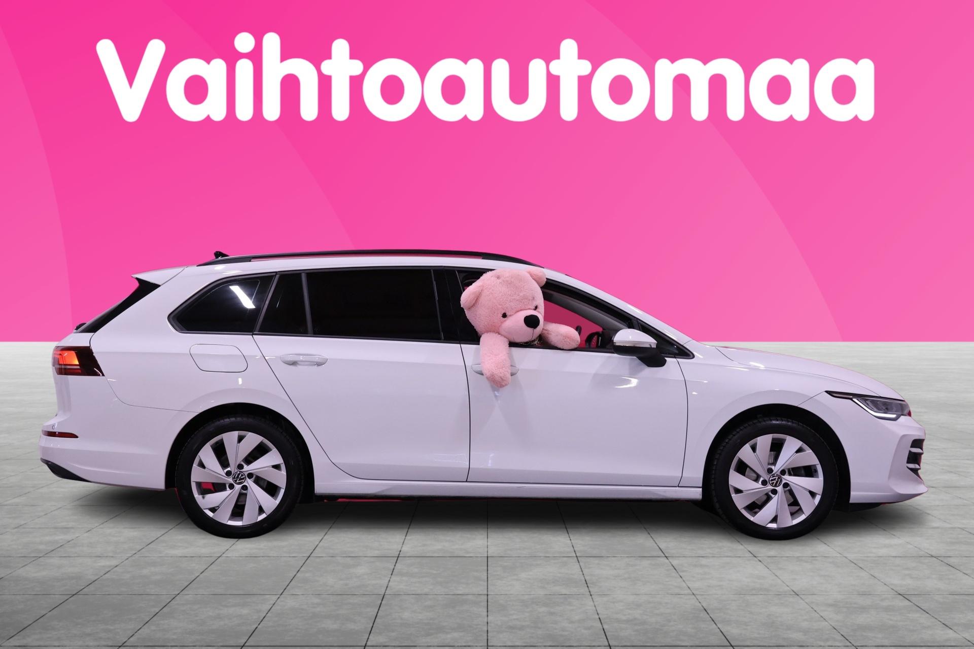 VOLKSWAGEN Golf 2024
