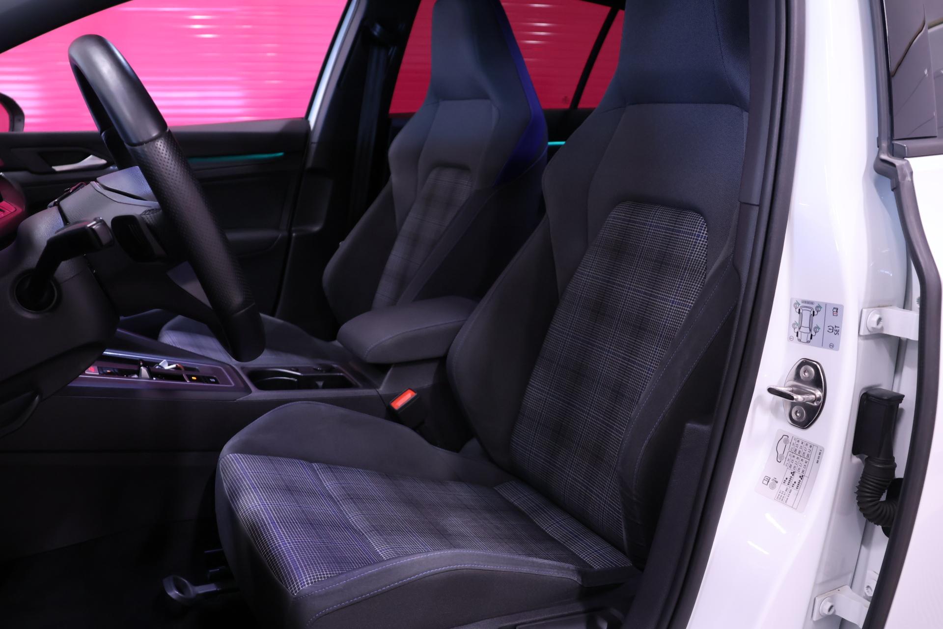 VOLKSWAGEN Golf 2021