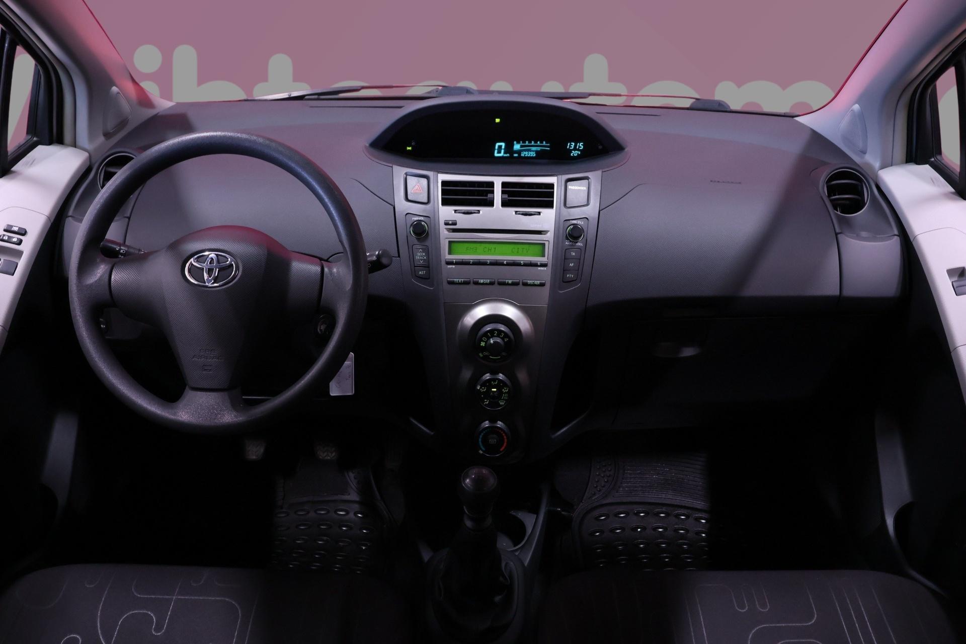TOYOTA Yaris 10