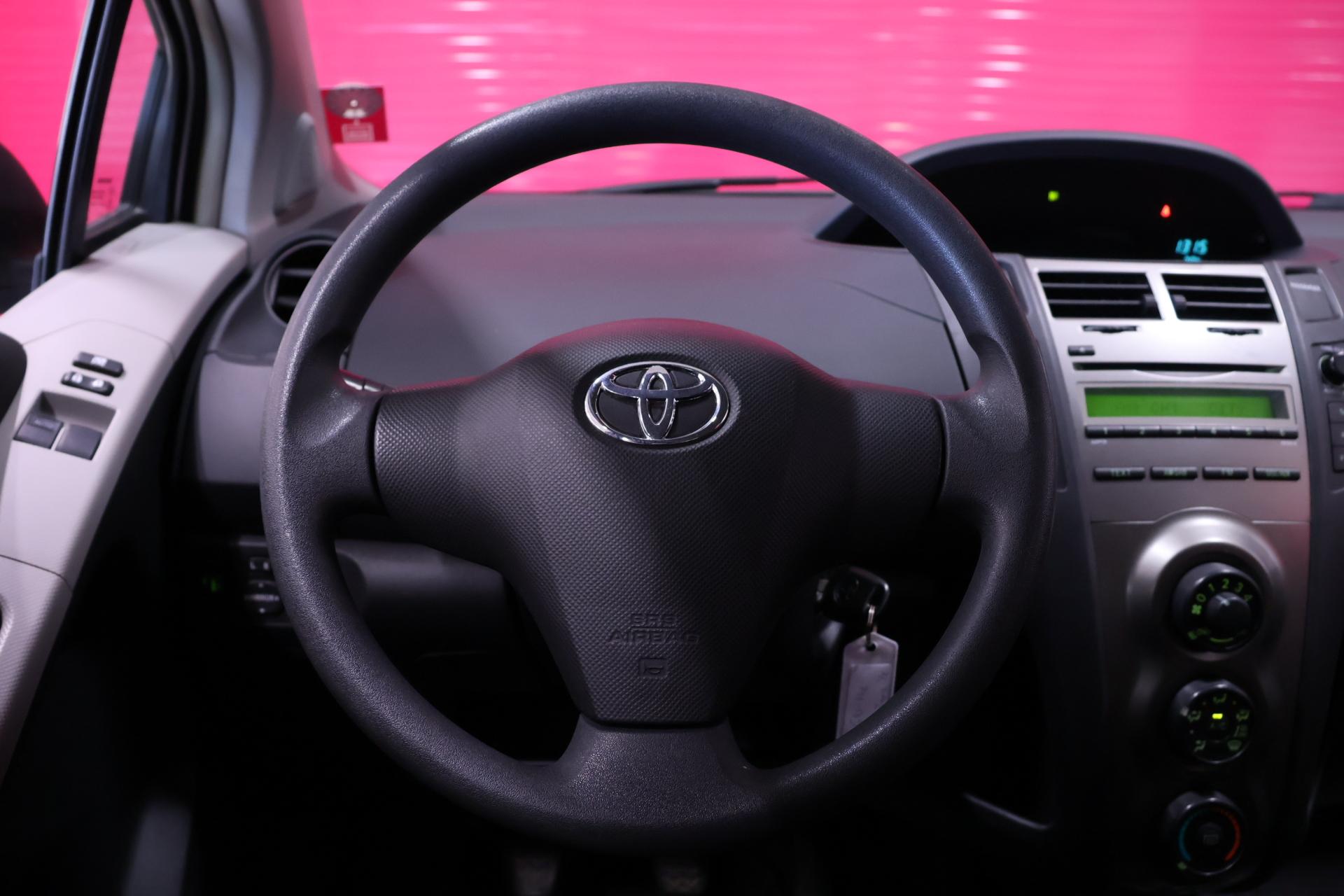 TOYOTA Yaris 11