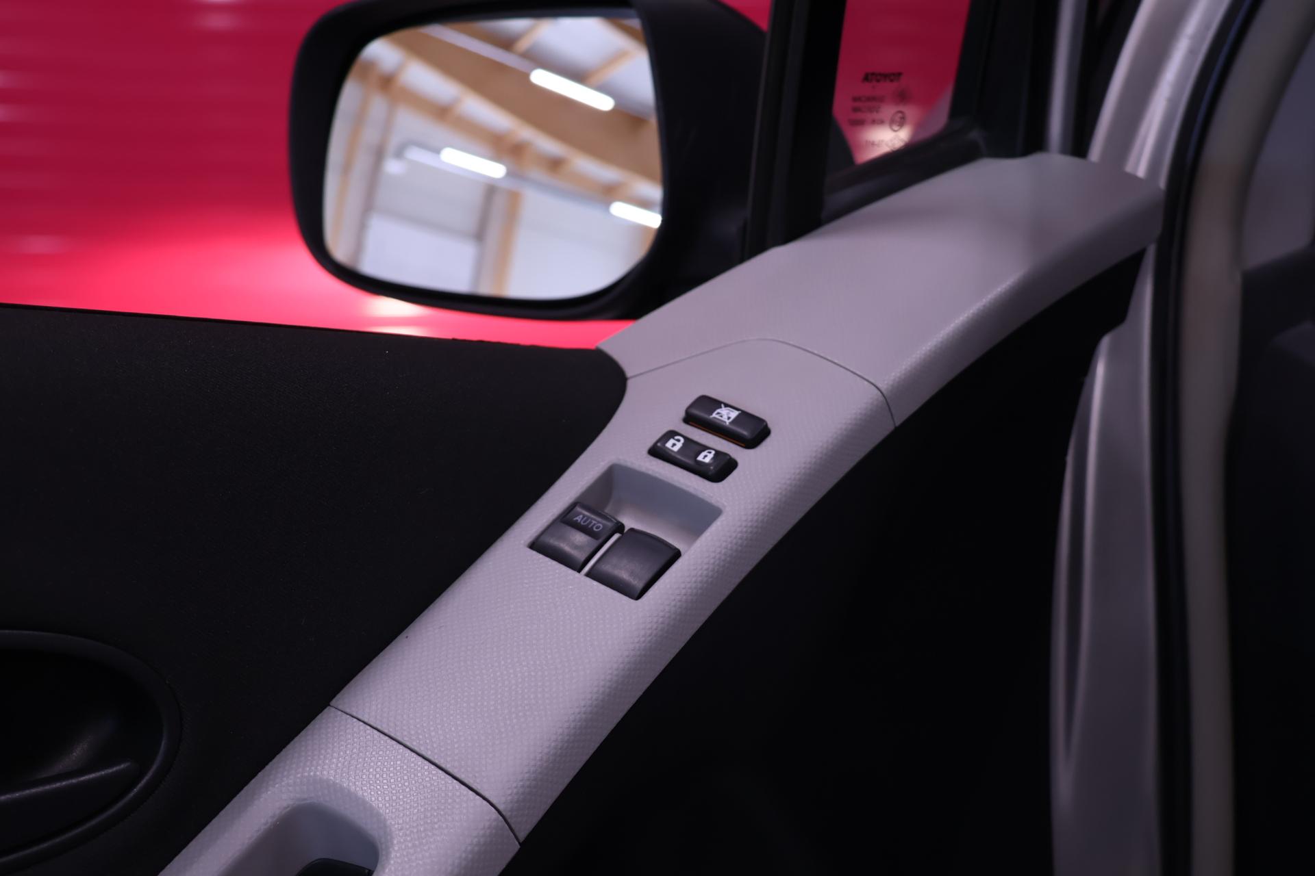 TOYOTA Yaris 13