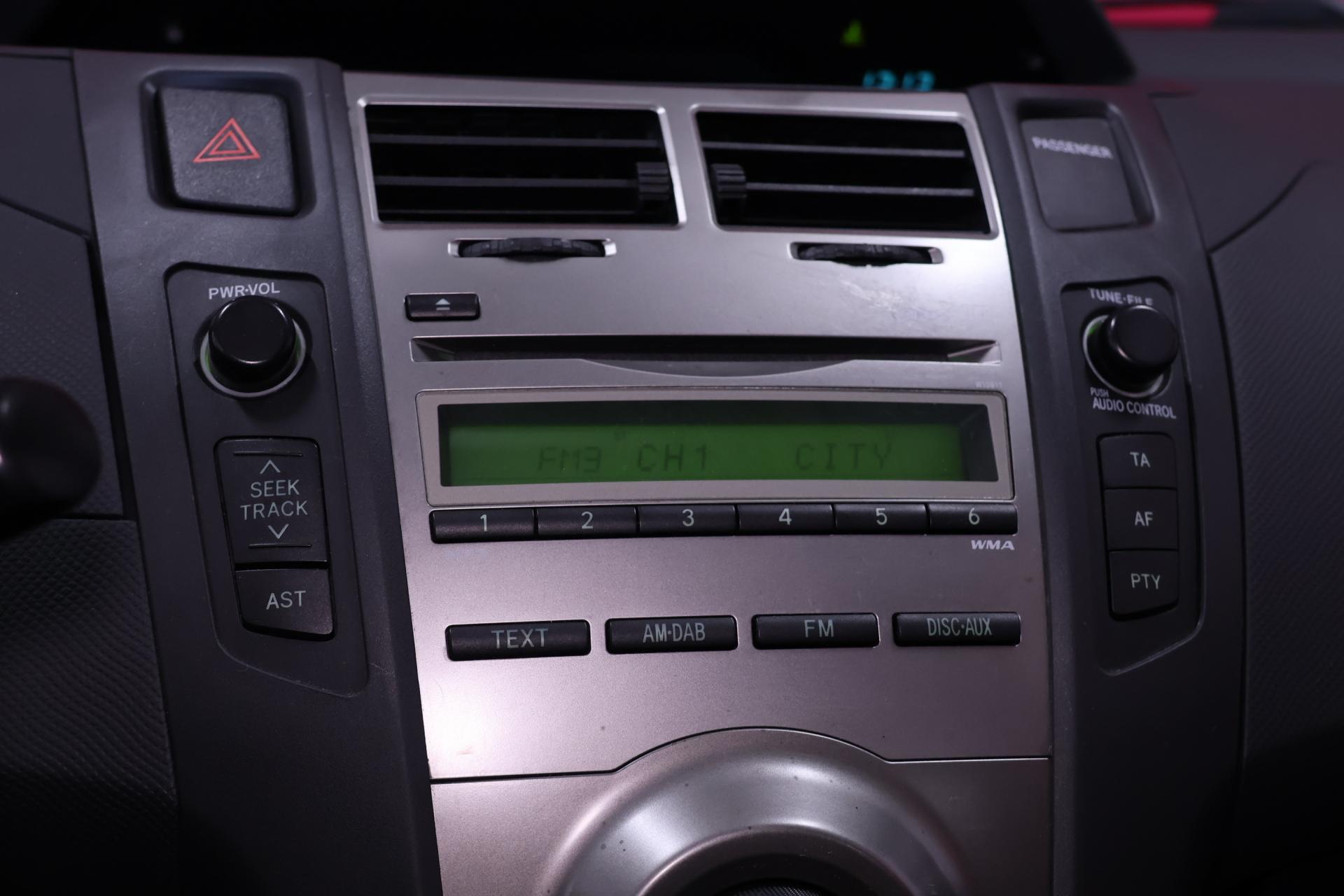 TOYOTA Yaris 14
