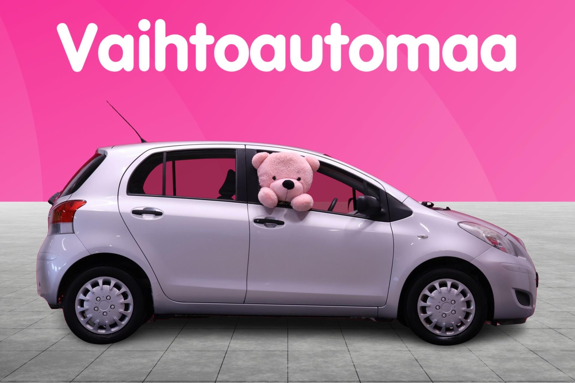 TOYOTA Yaris 2