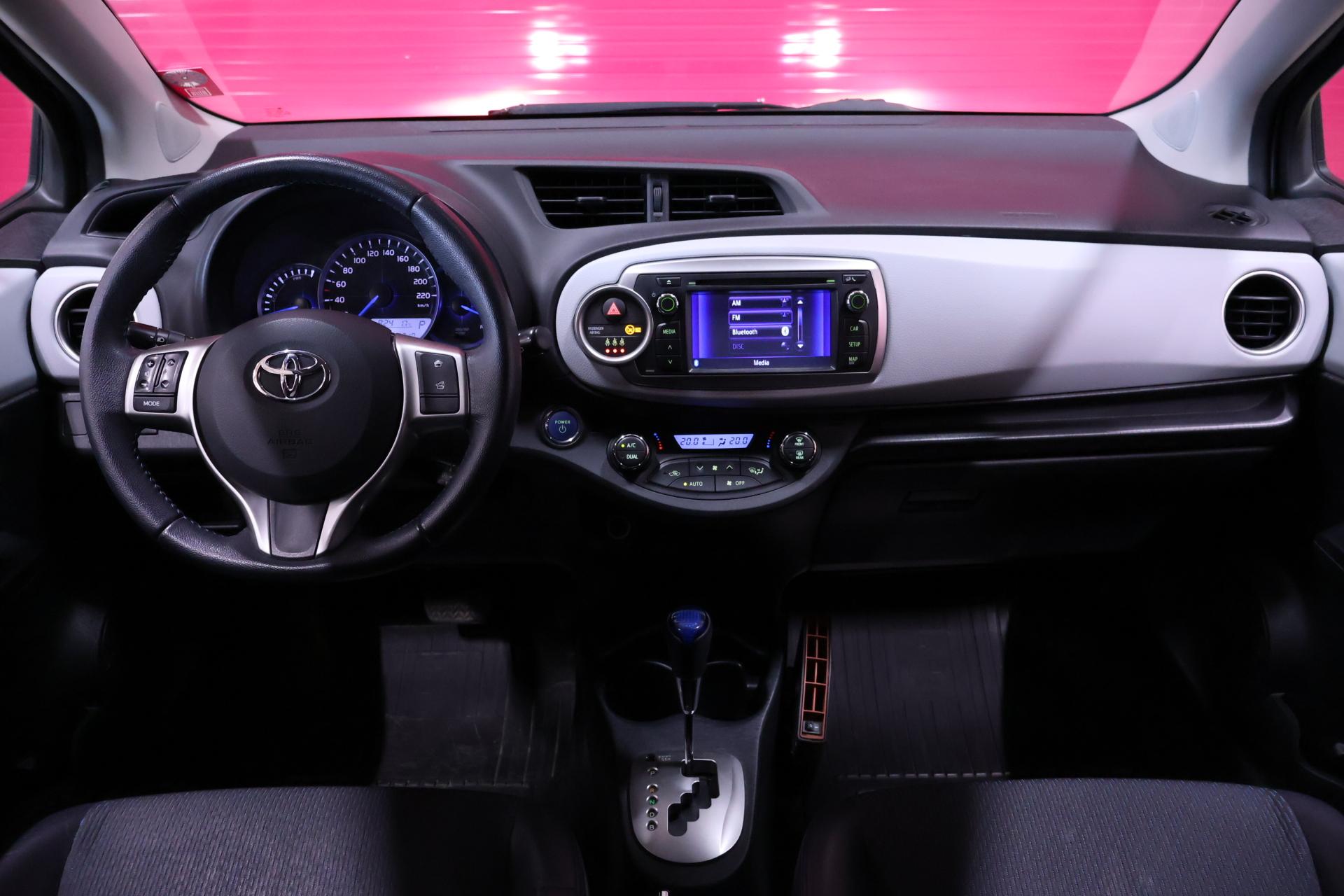TOYOTA Yaris 2013