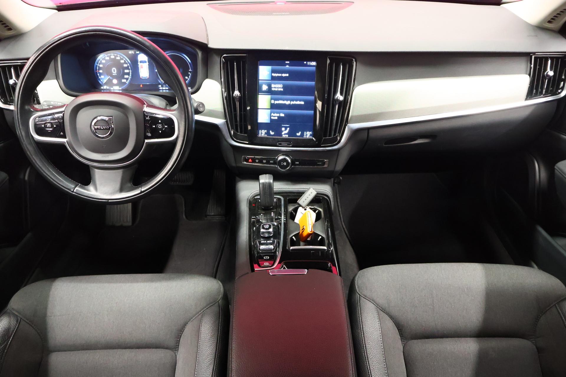 VOLVO V90 2021