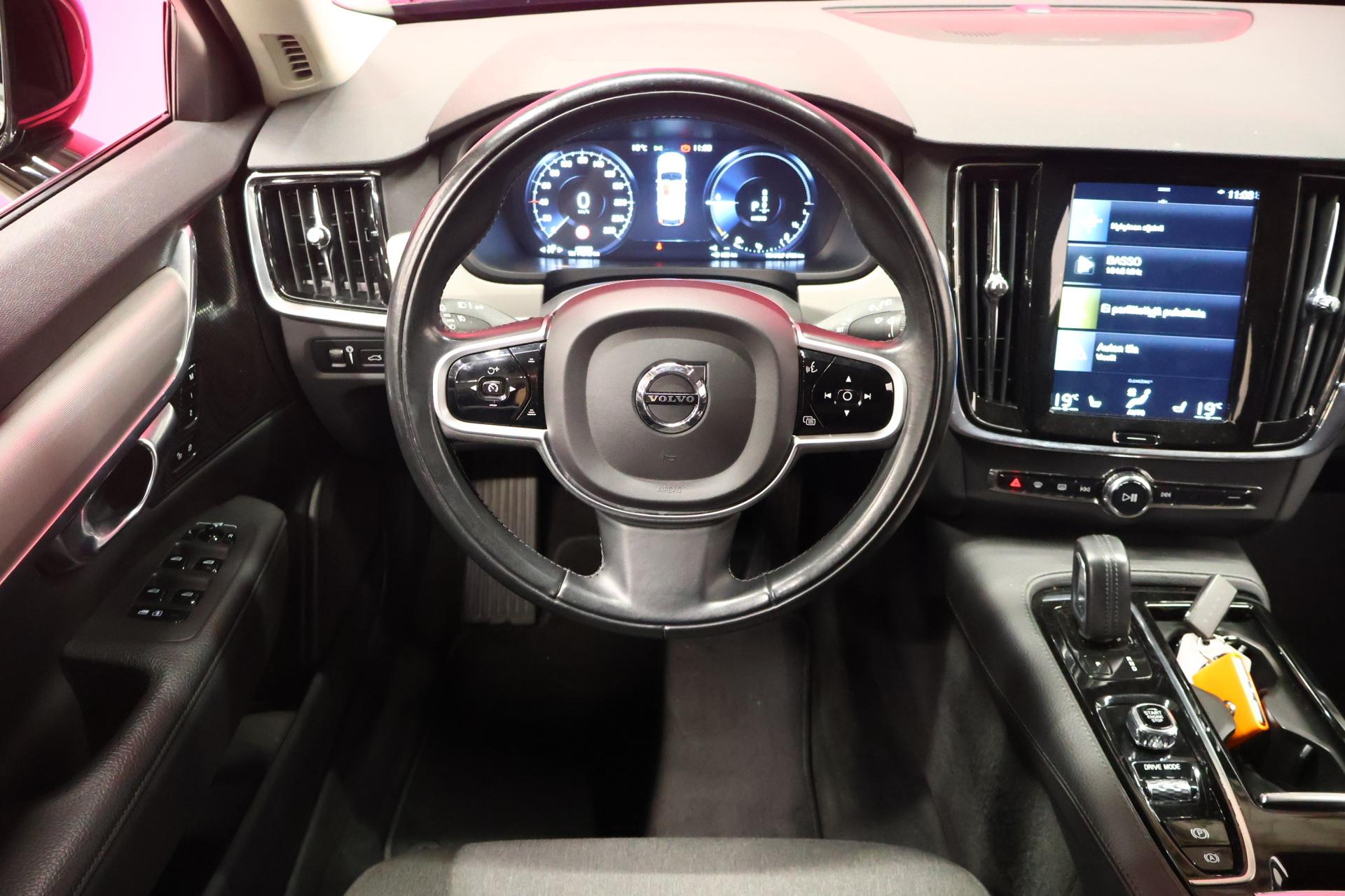 VOLVO V90 2021