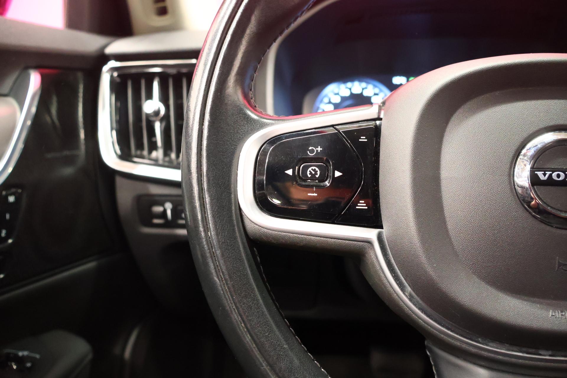 VOLVO V90 2021