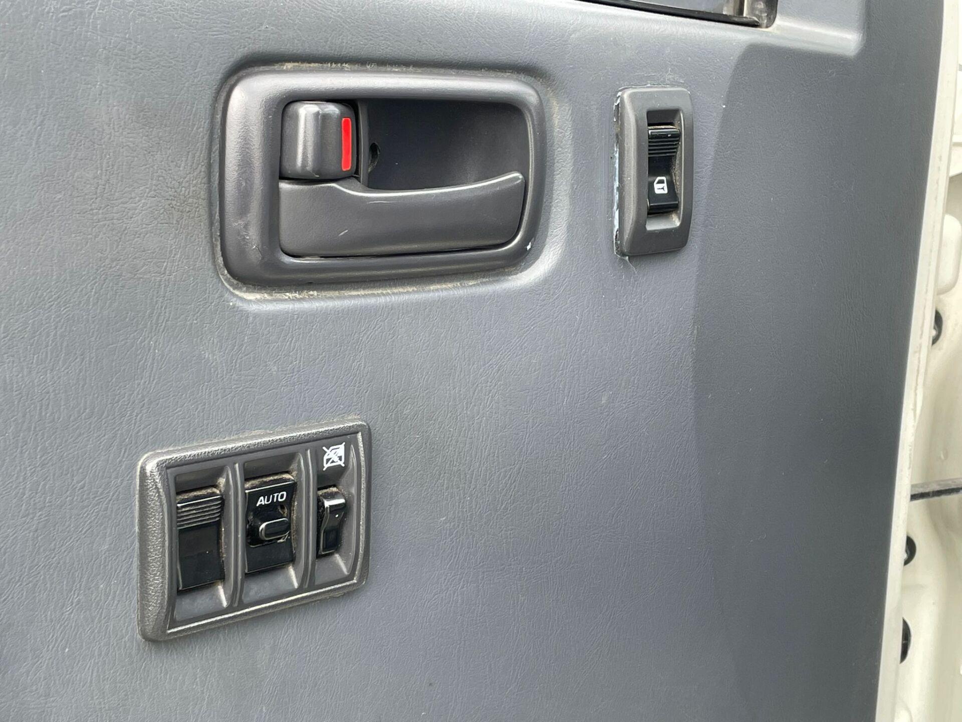 TOYOTA Hiace 2008