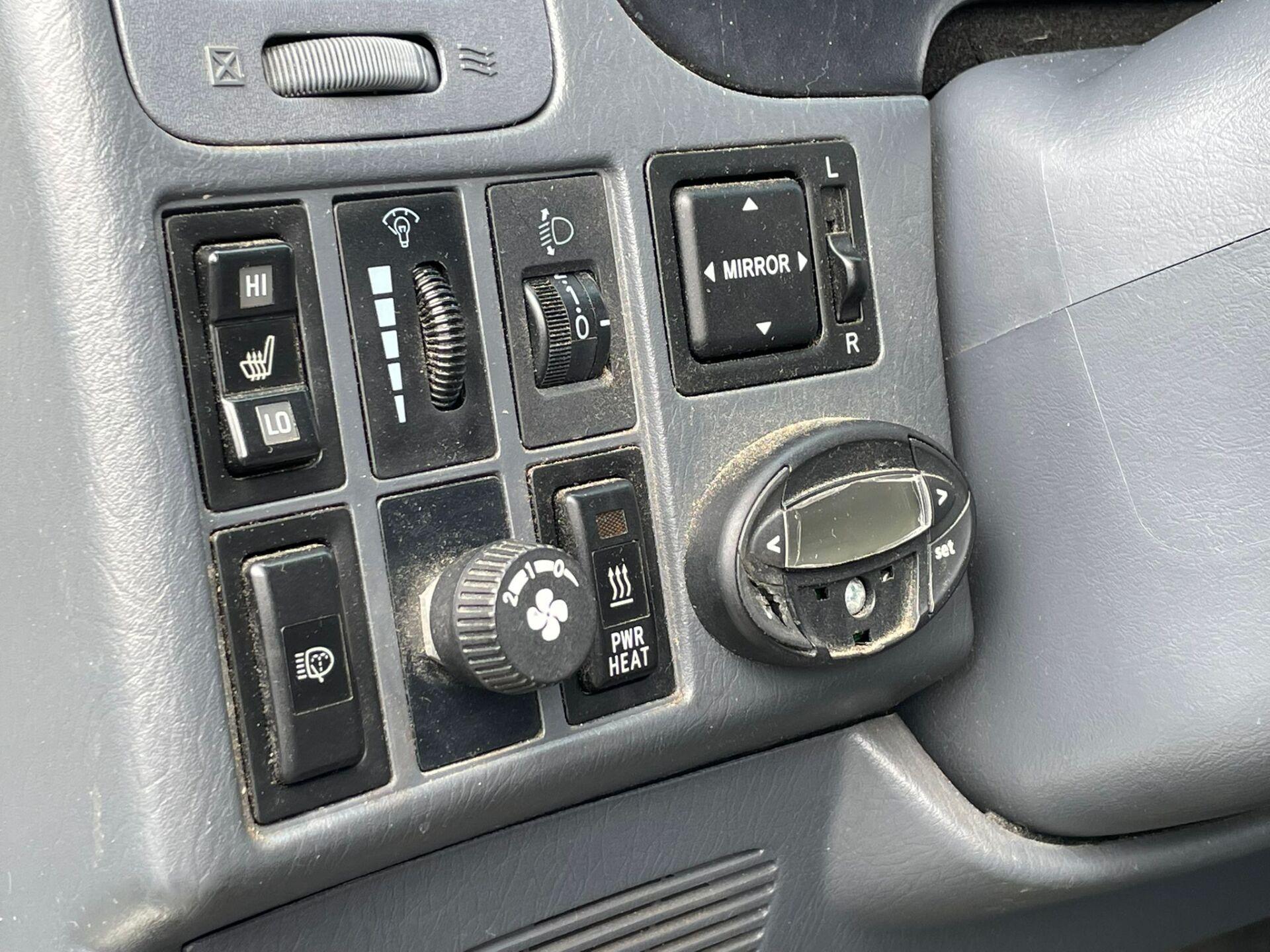TOYOTA Hiace 2008