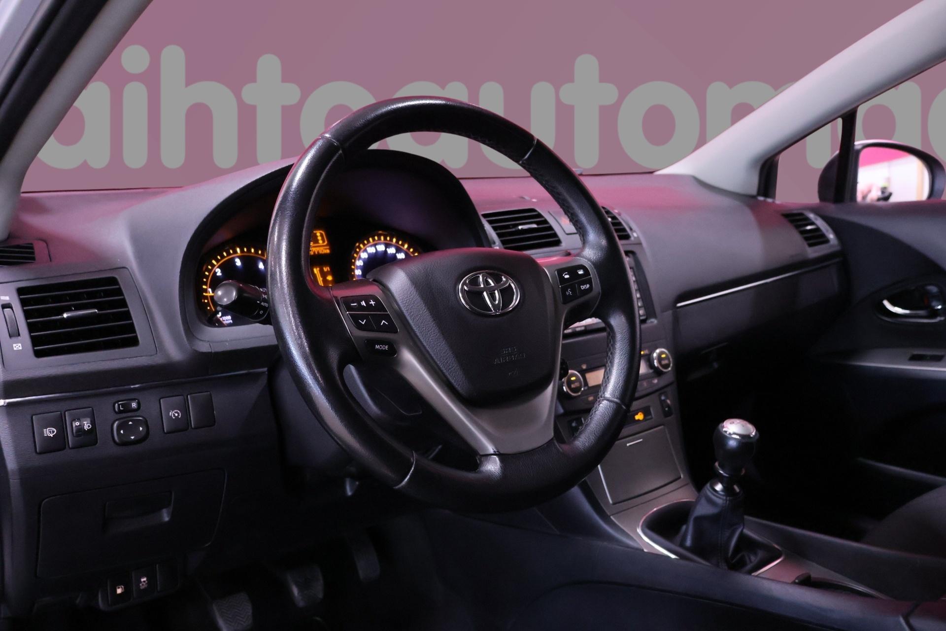 TOYOTA Avensis 9