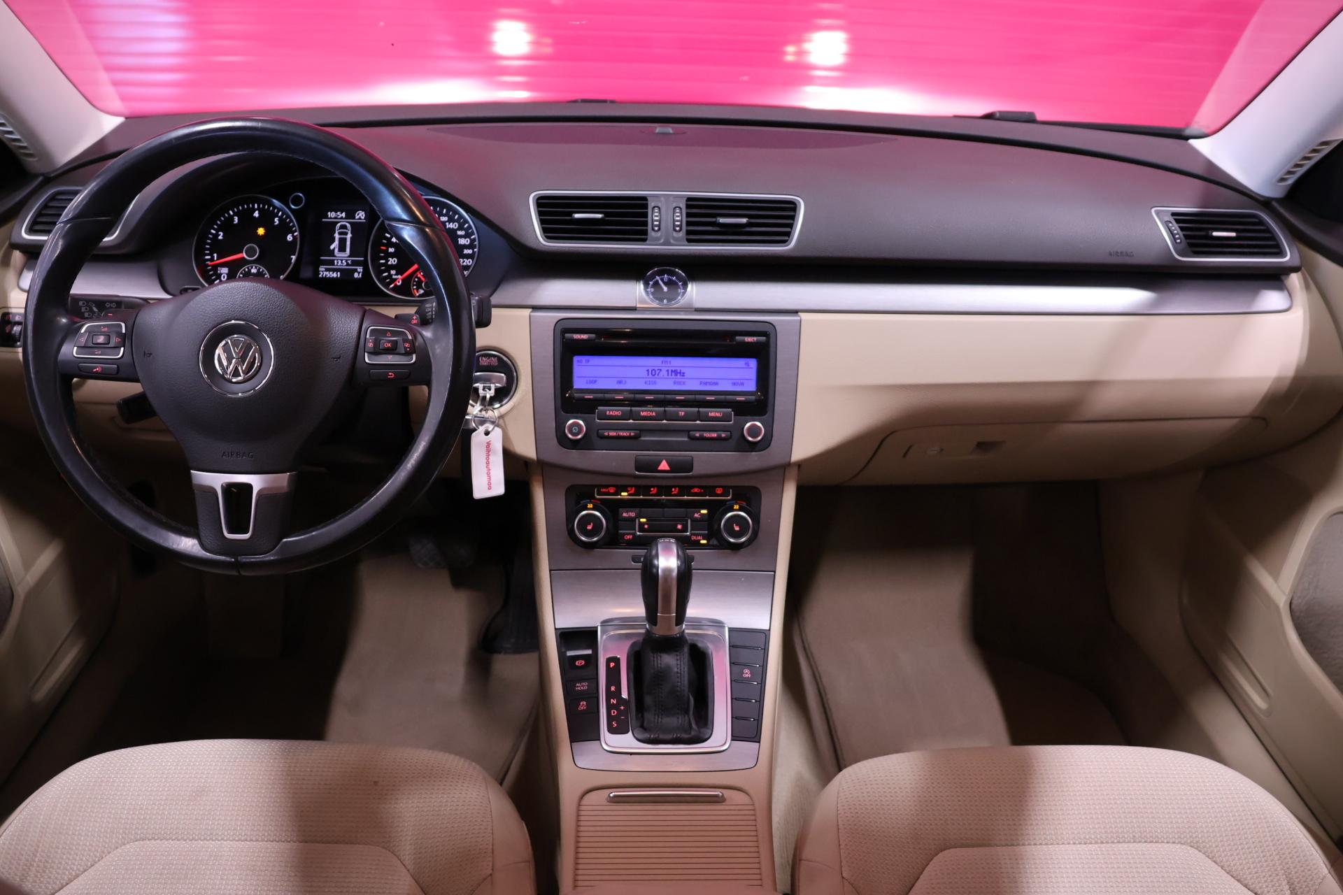 VOLKSWAGEN Passat 2011