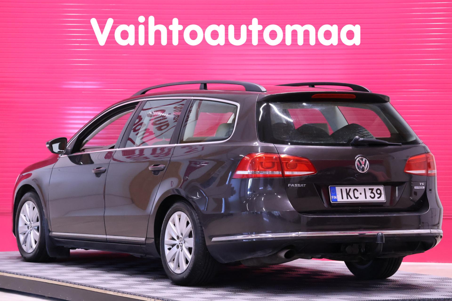 VOLKSWAGEN Passat 2011