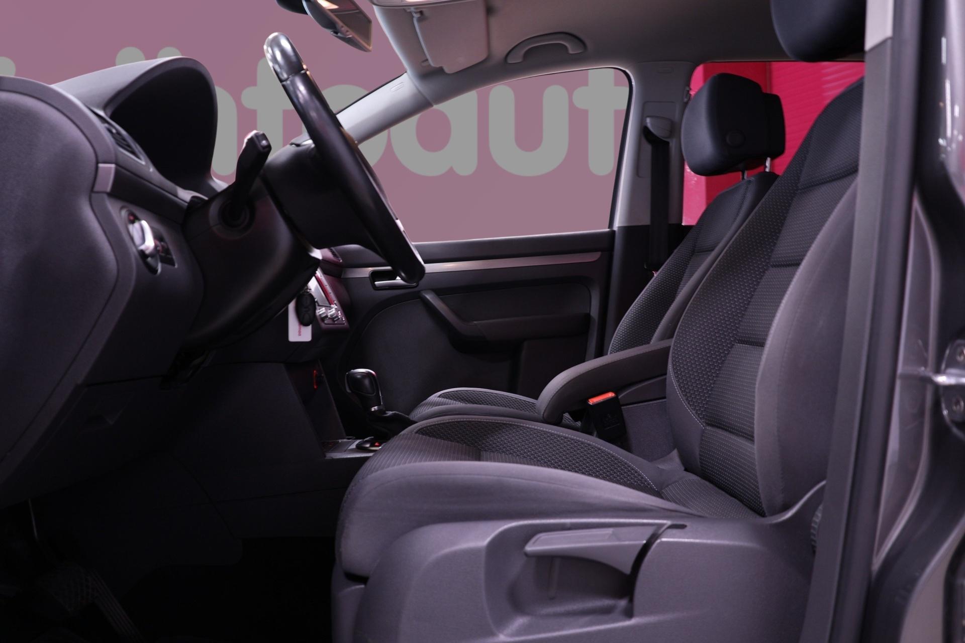 VOLKSWAGEN Touran 2014