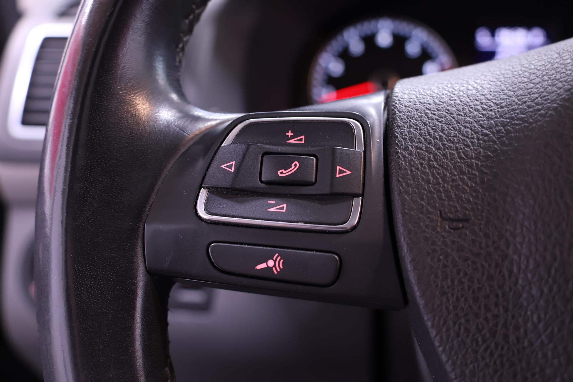VOLKSWAGEN Touran 2014