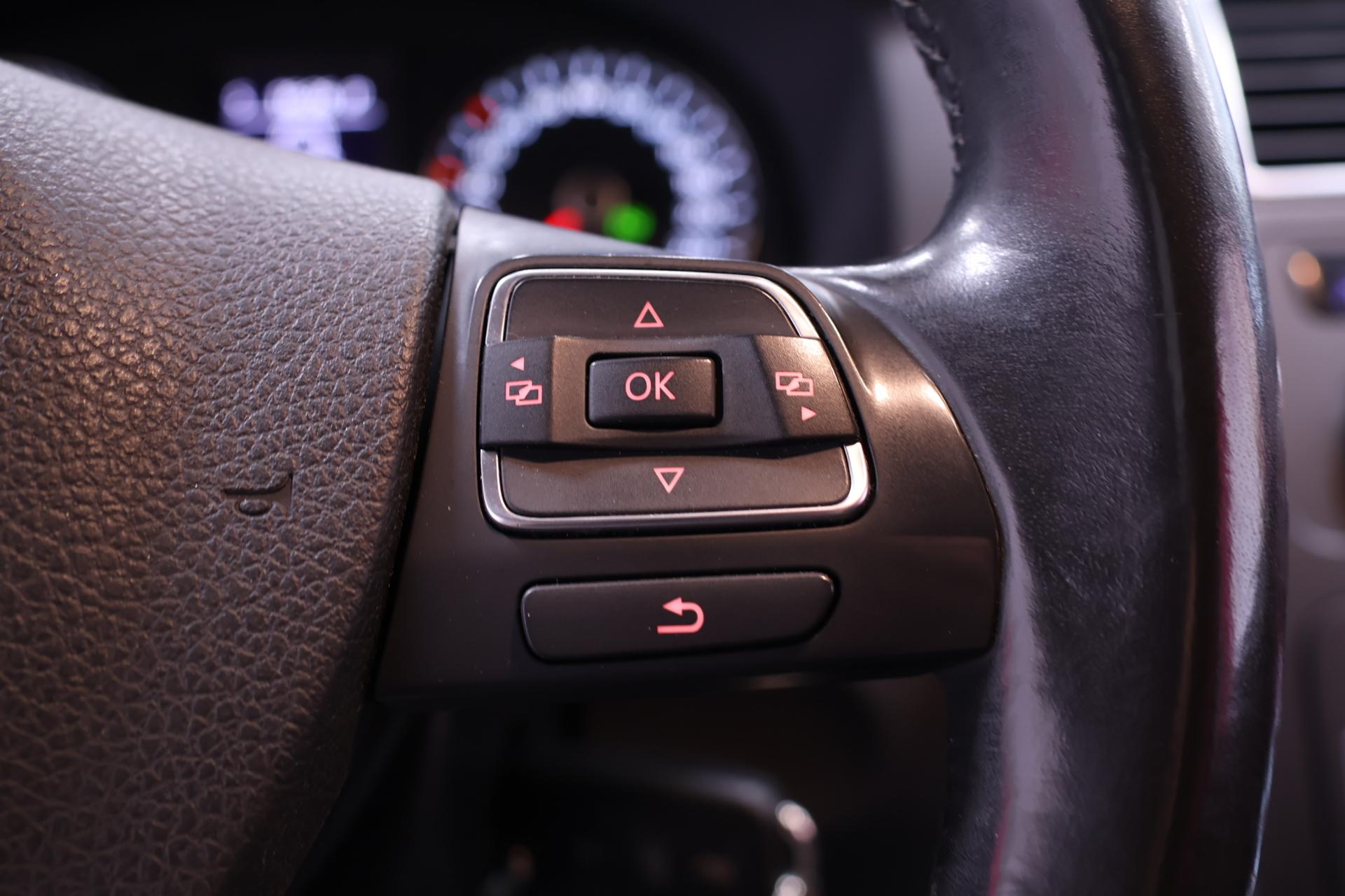 VOLKSWAGEN Touran 2014