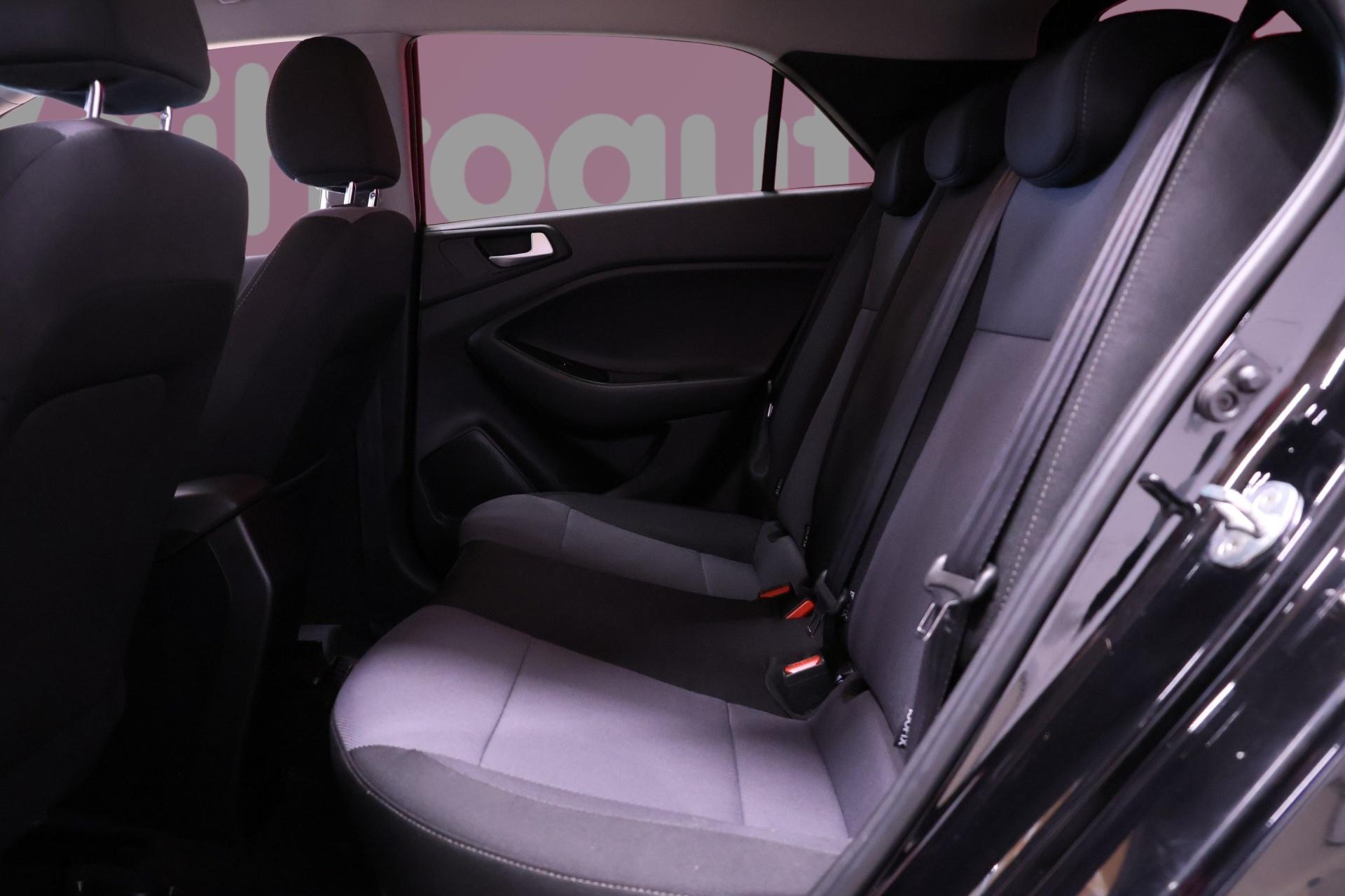 HYUNDAI i20 2017