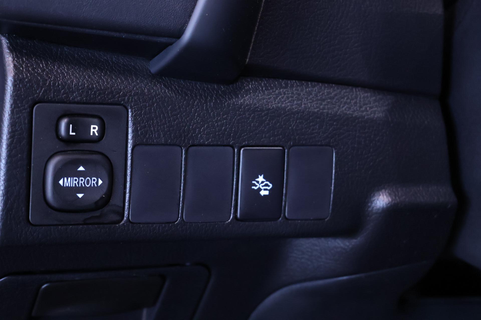 TOYOTA Auris 13