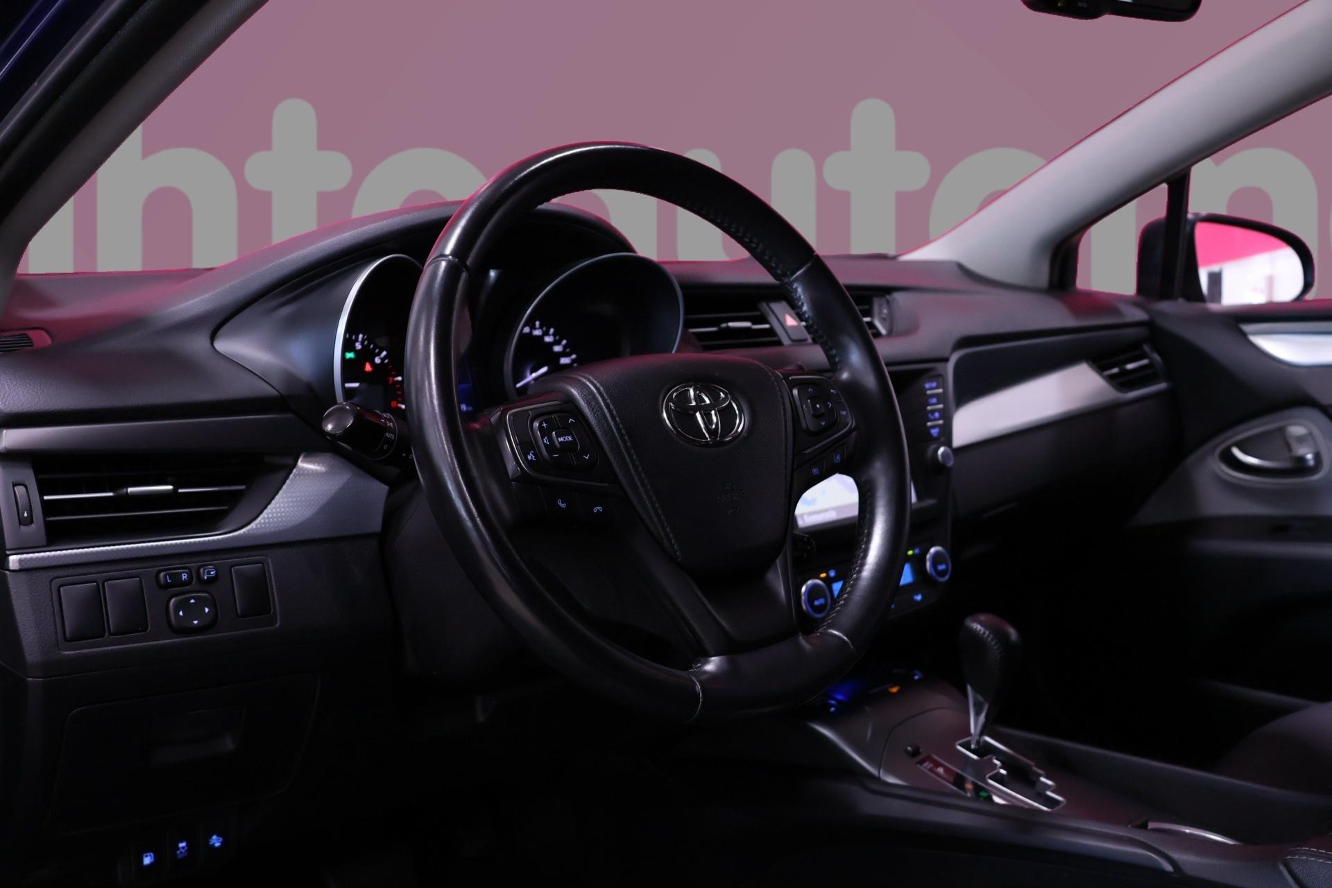 TOYOTA Avensis 2016