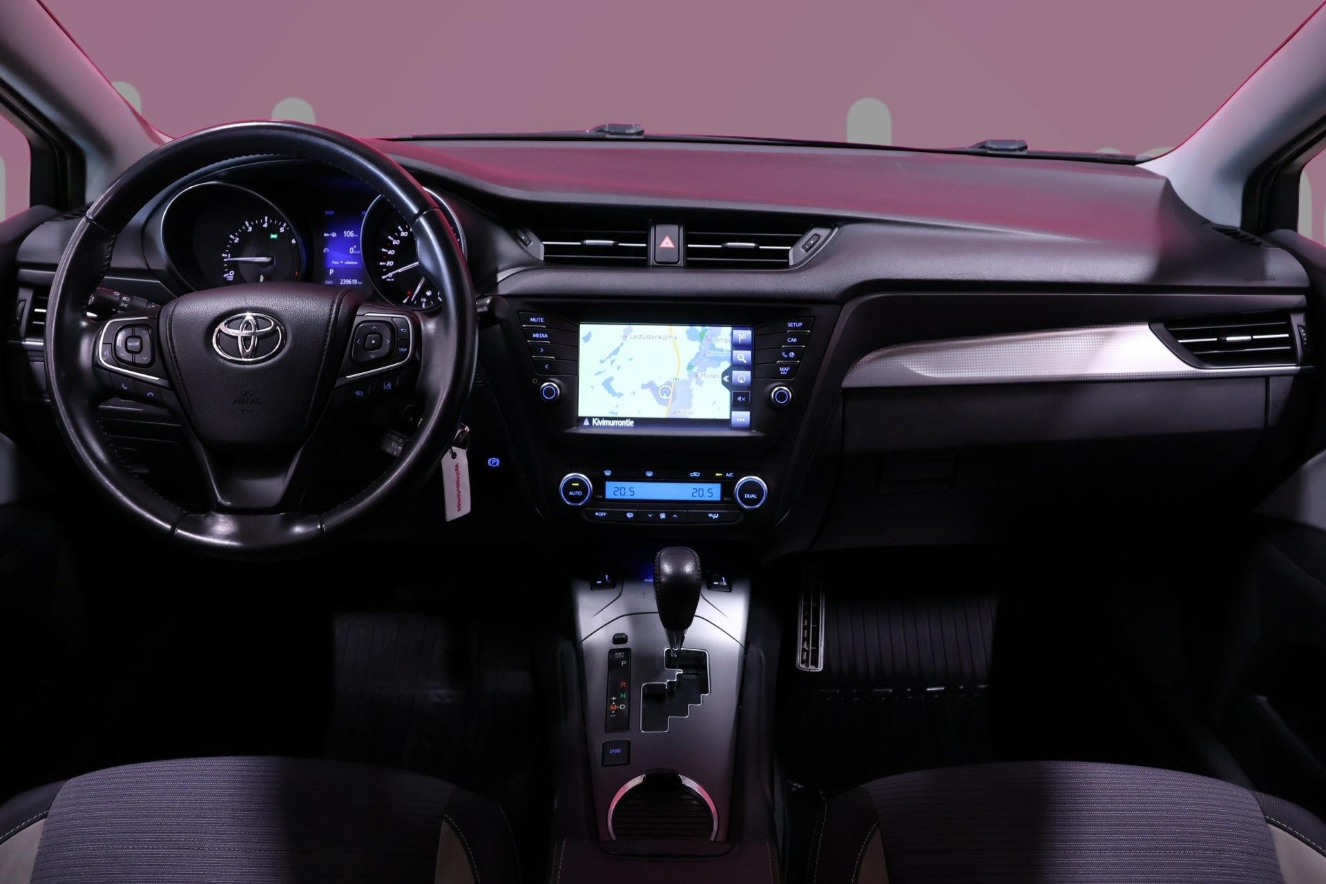 TOYOTA Avensis 2016
