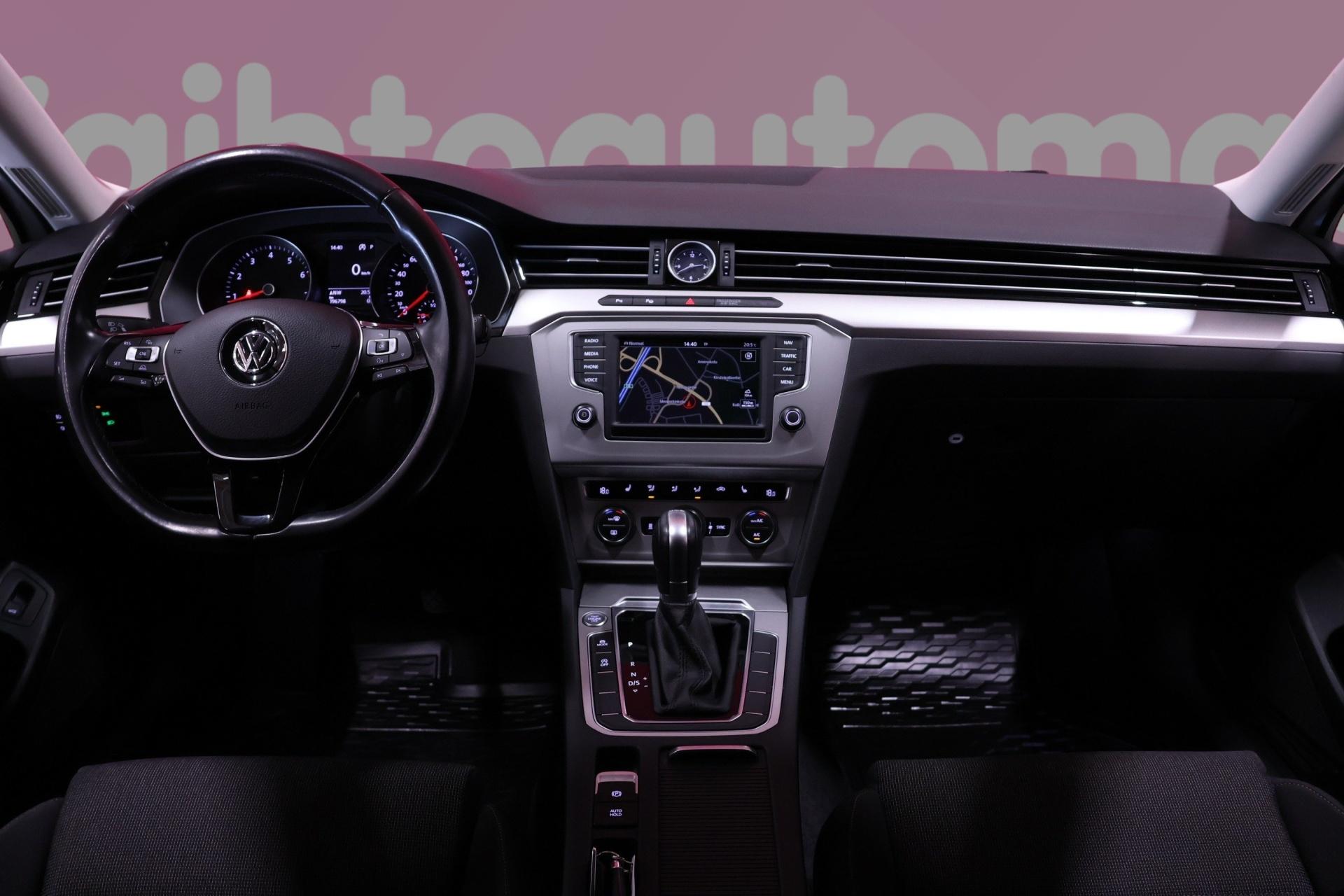 VOLKSWAGEN Passat 12