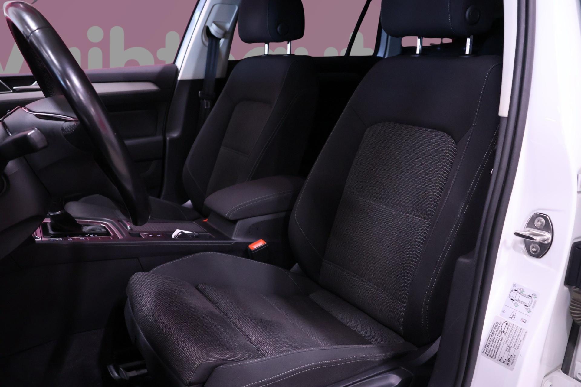 VOLKSWAGEN Passat 14