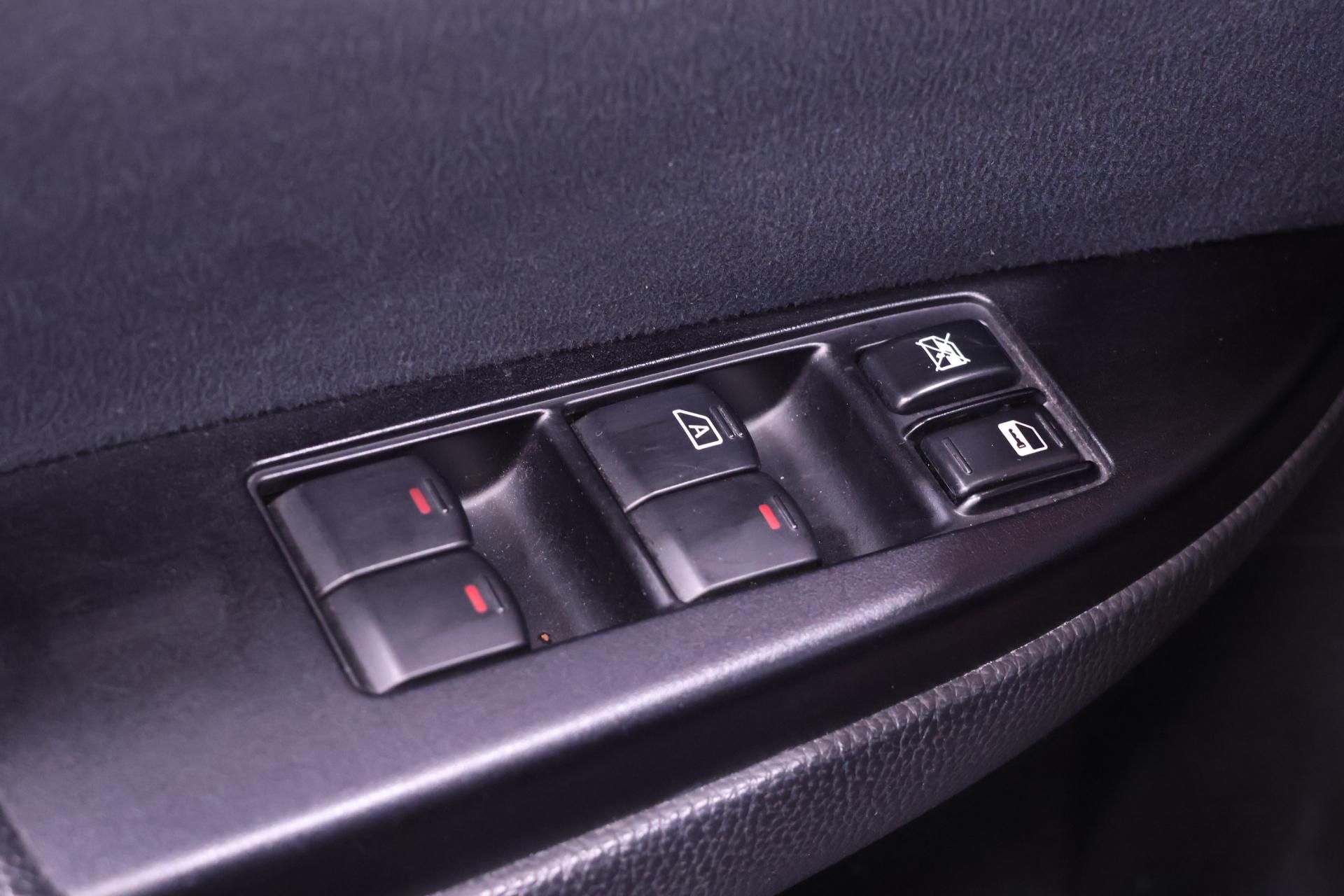 SUBARU Outback 2012