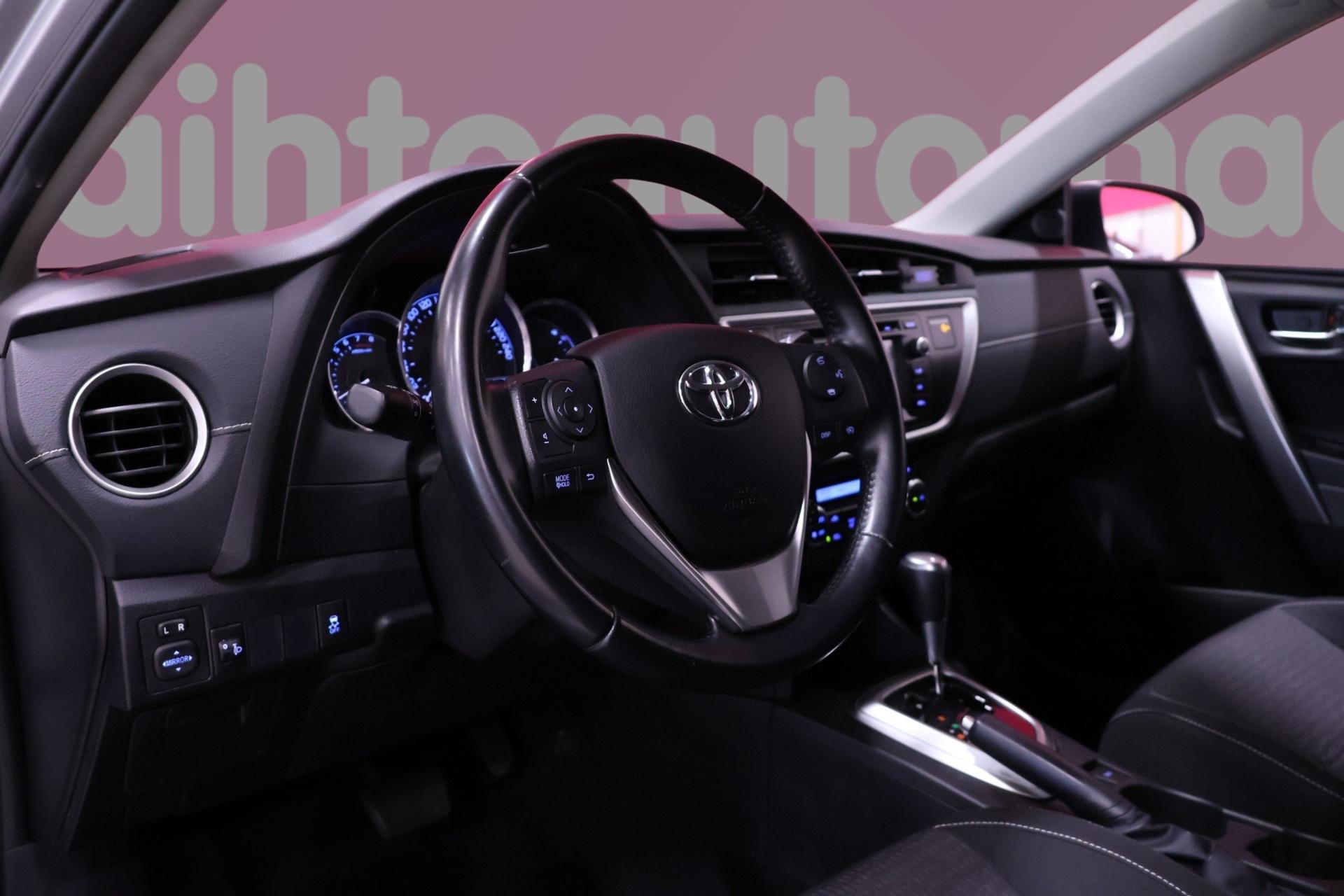 TOYOTA Auris 10