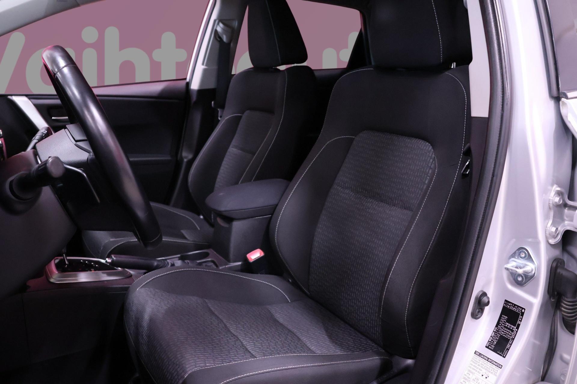 TOYOTA Auris 11