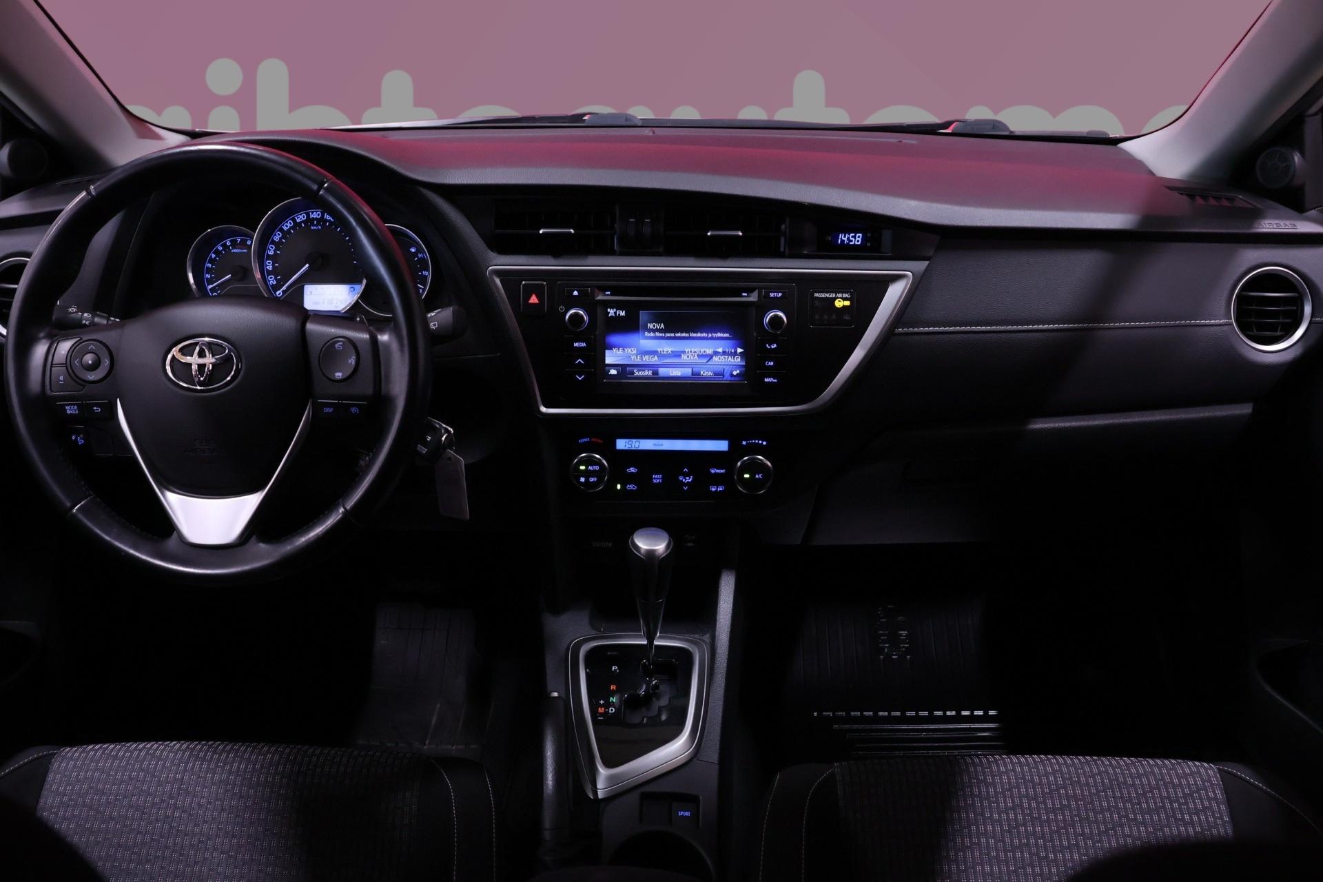 TOYOTA Auris 12