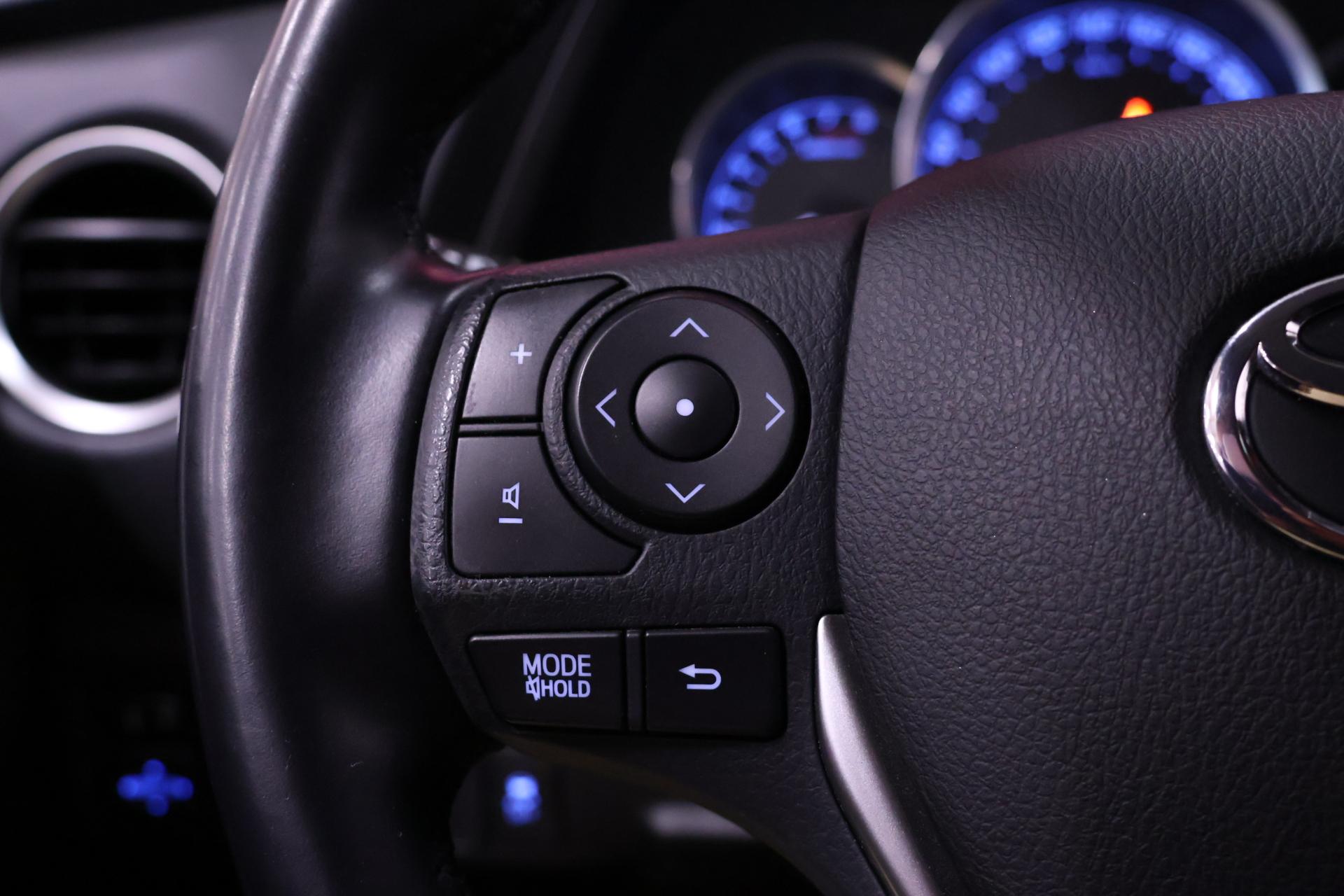 TOYOTA Auris 15