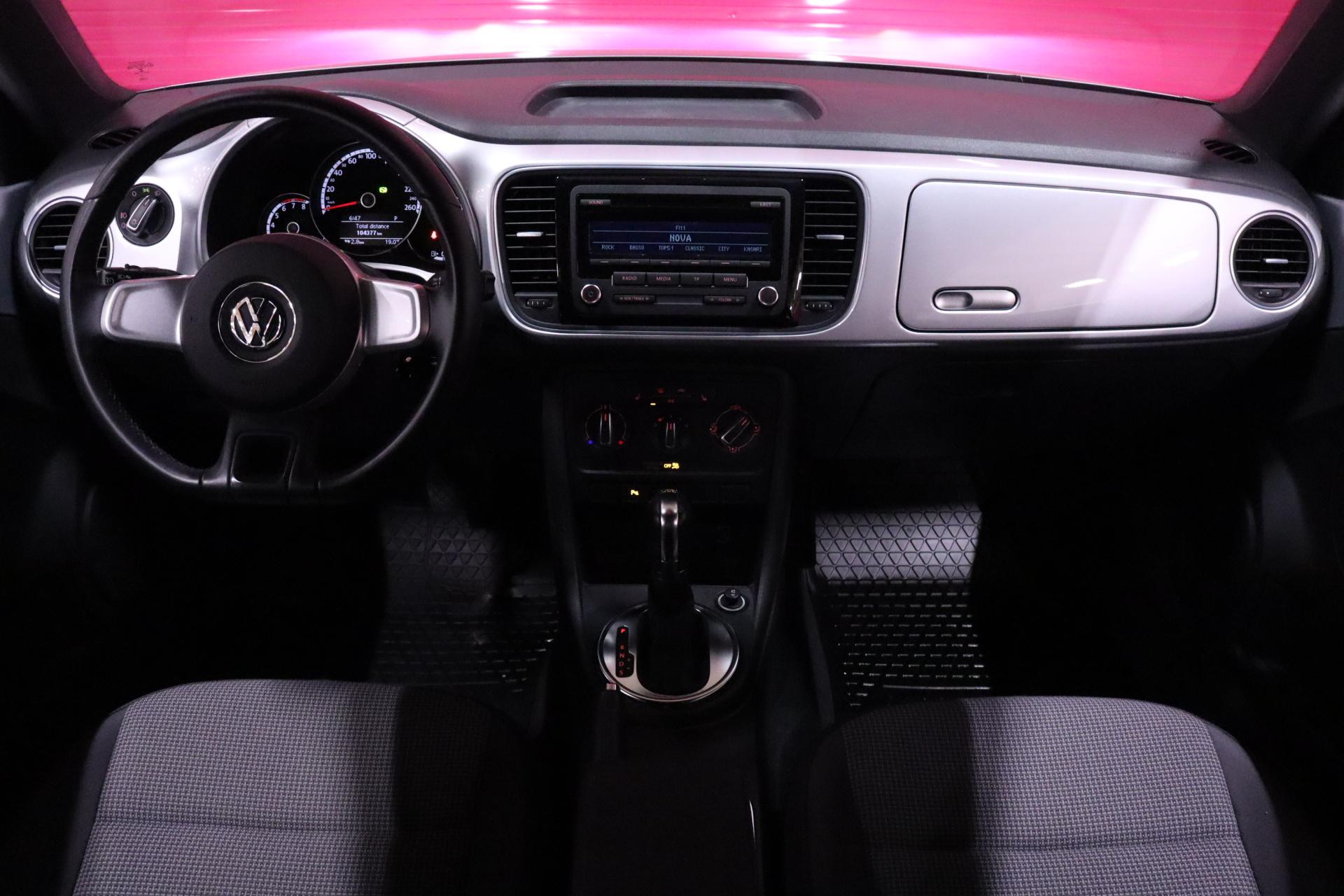 VOLKSWAGEN Beetle 2013