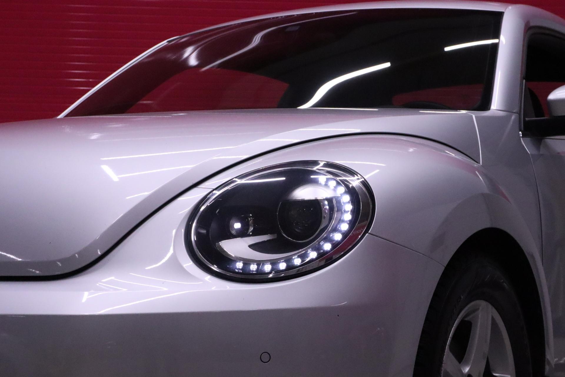 VOLKSWAGEN Beetle 2013