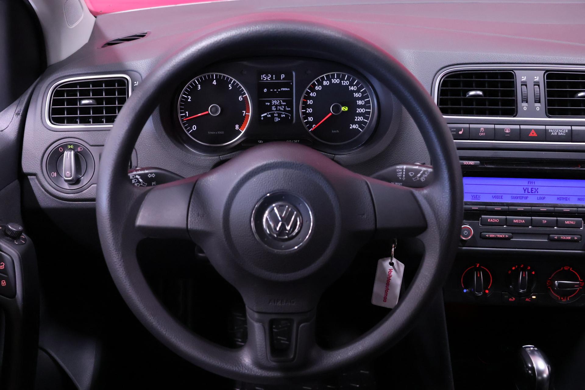 VOLKSWAGEN Polo 2011
