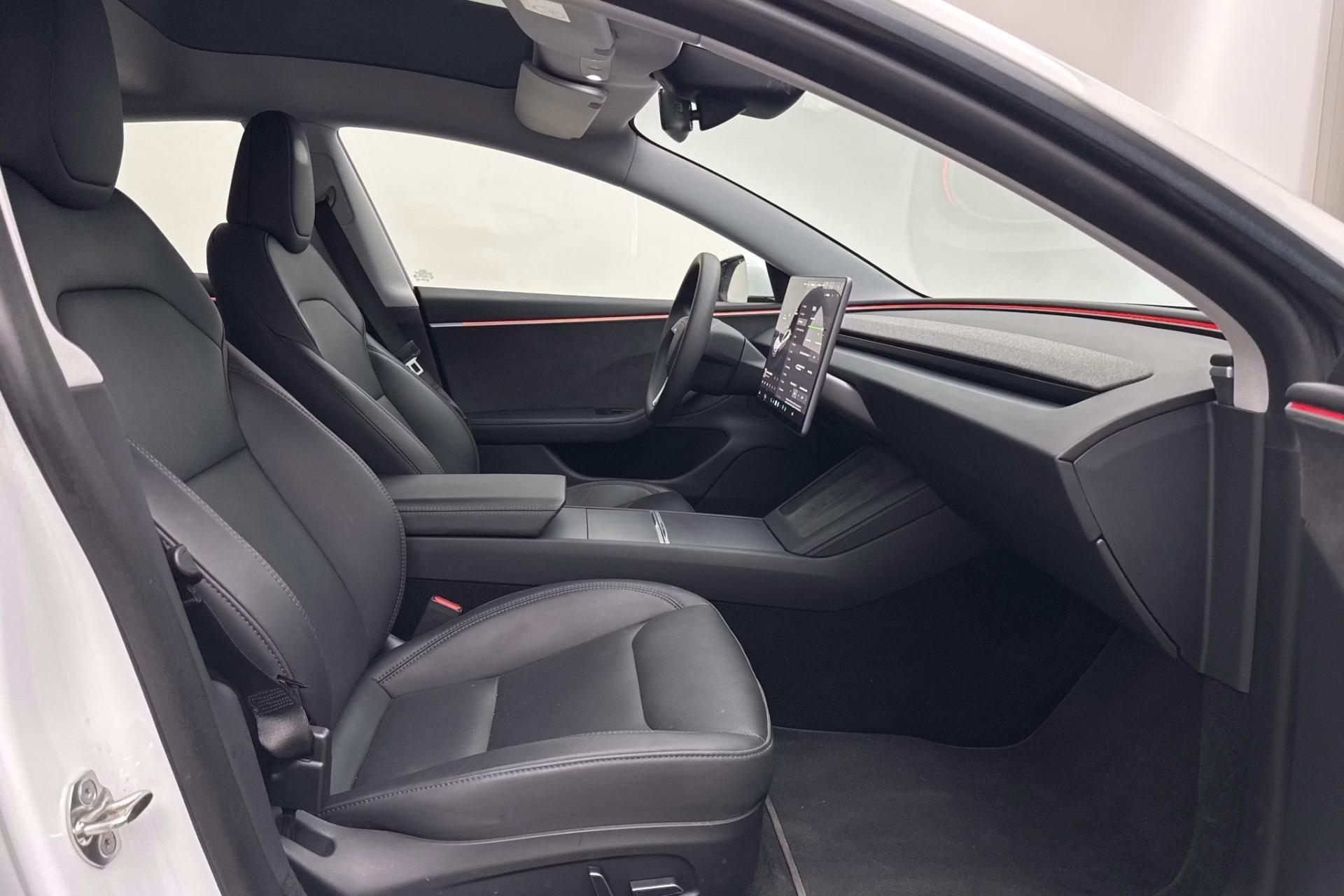 TESLA Model 3 2024