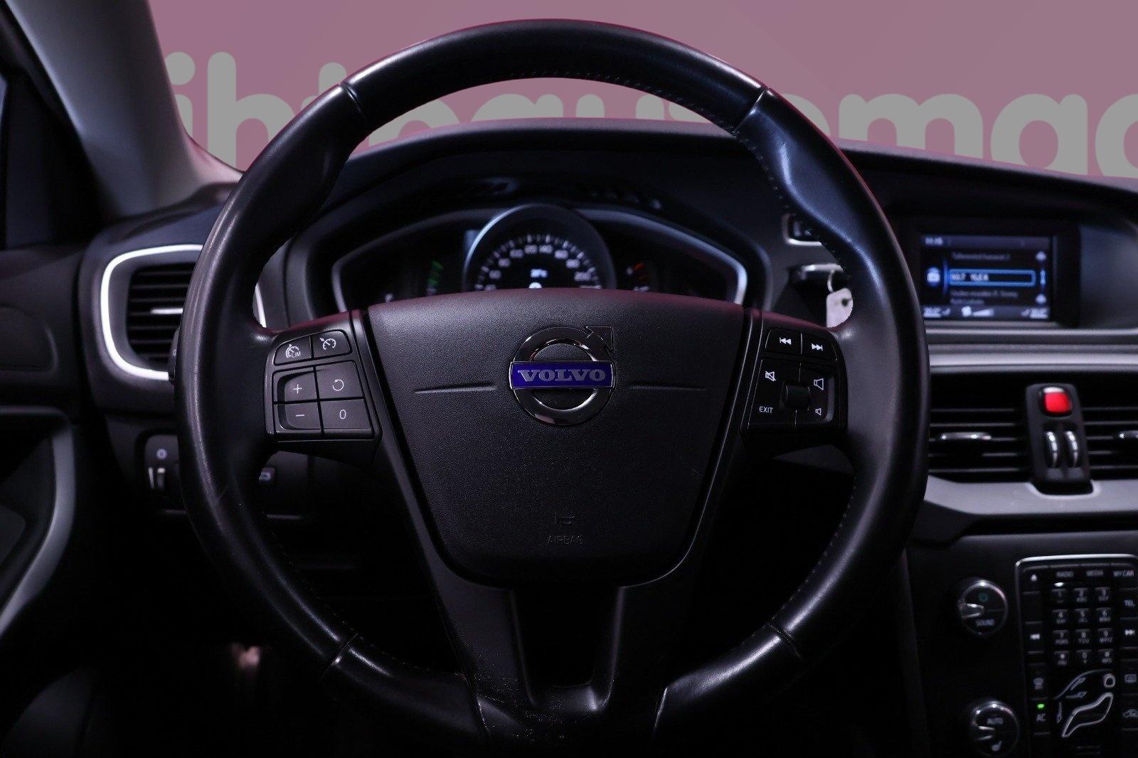 VOLVO V40 2014