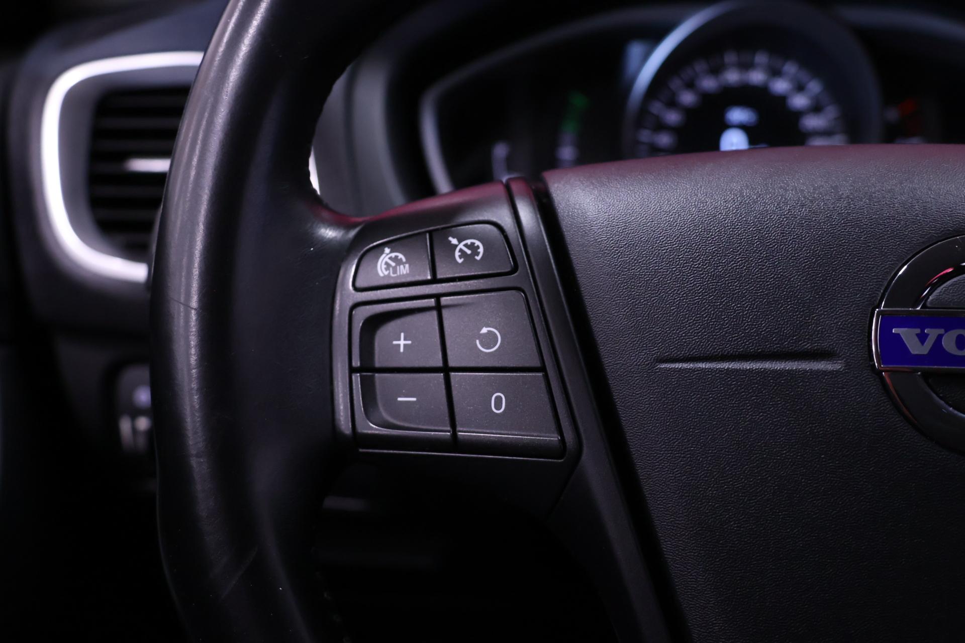 VOLVO V40 2014