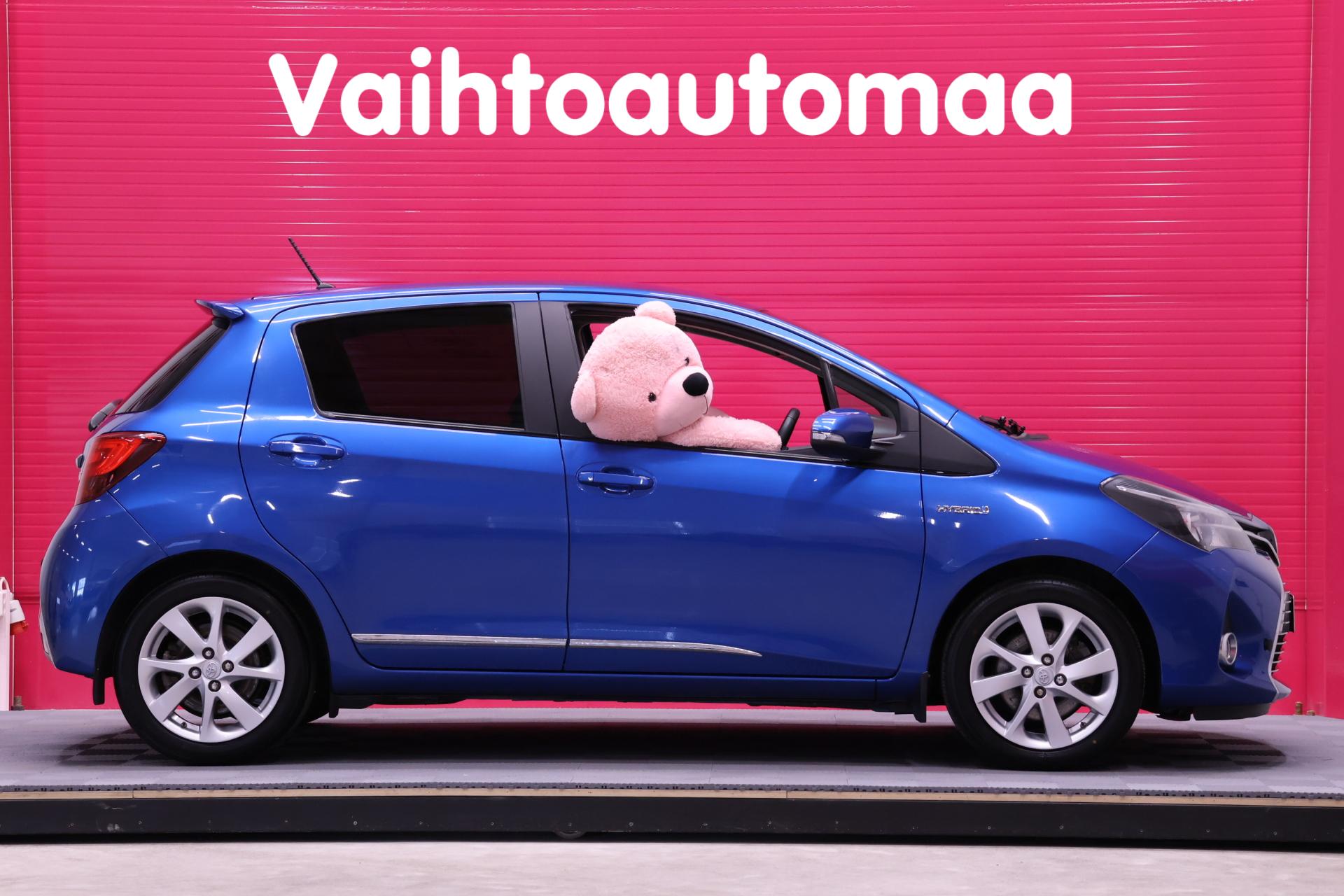 TOYOTA Yaris 2015