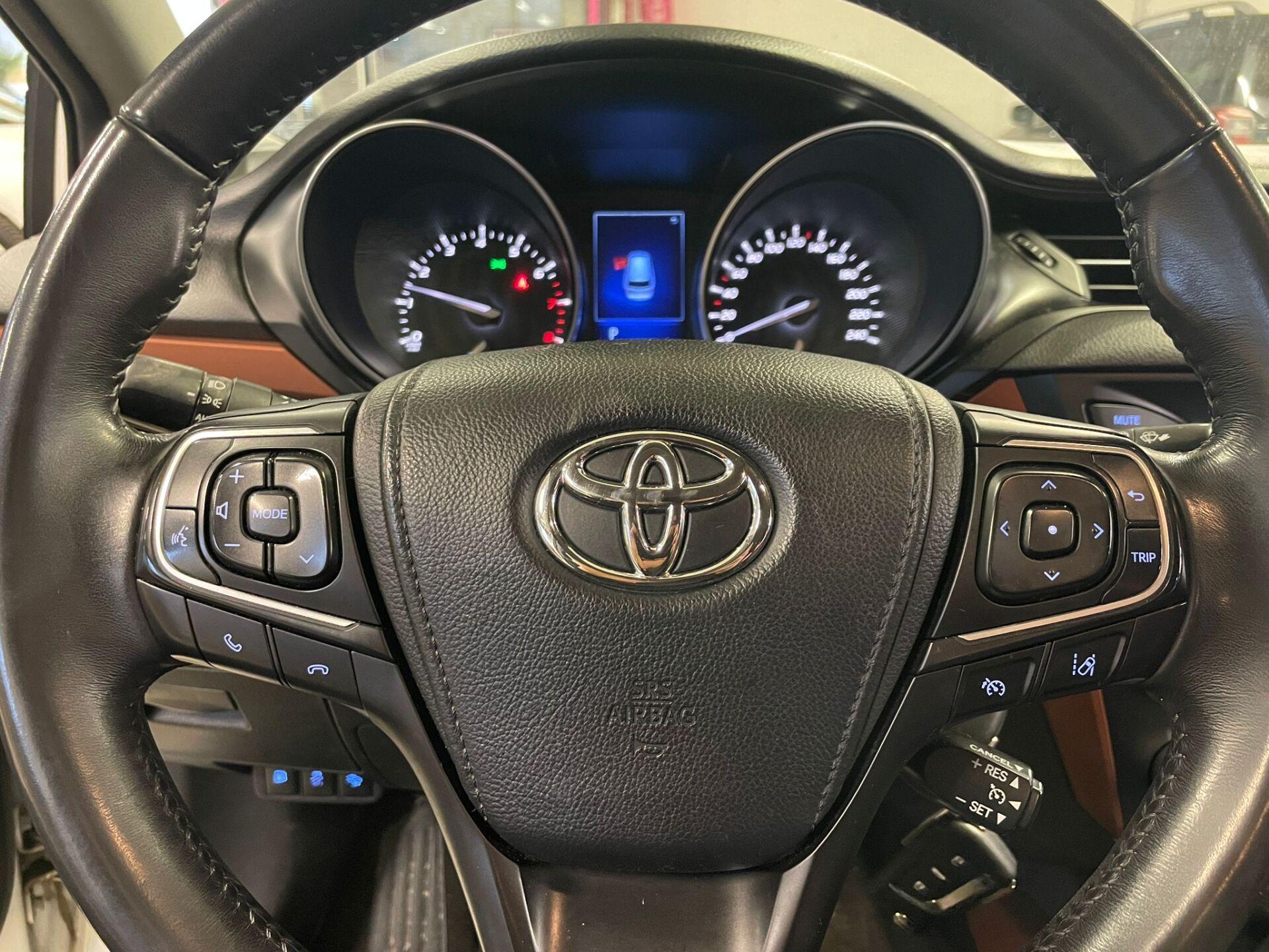 TOYOTA Avensis 2017
