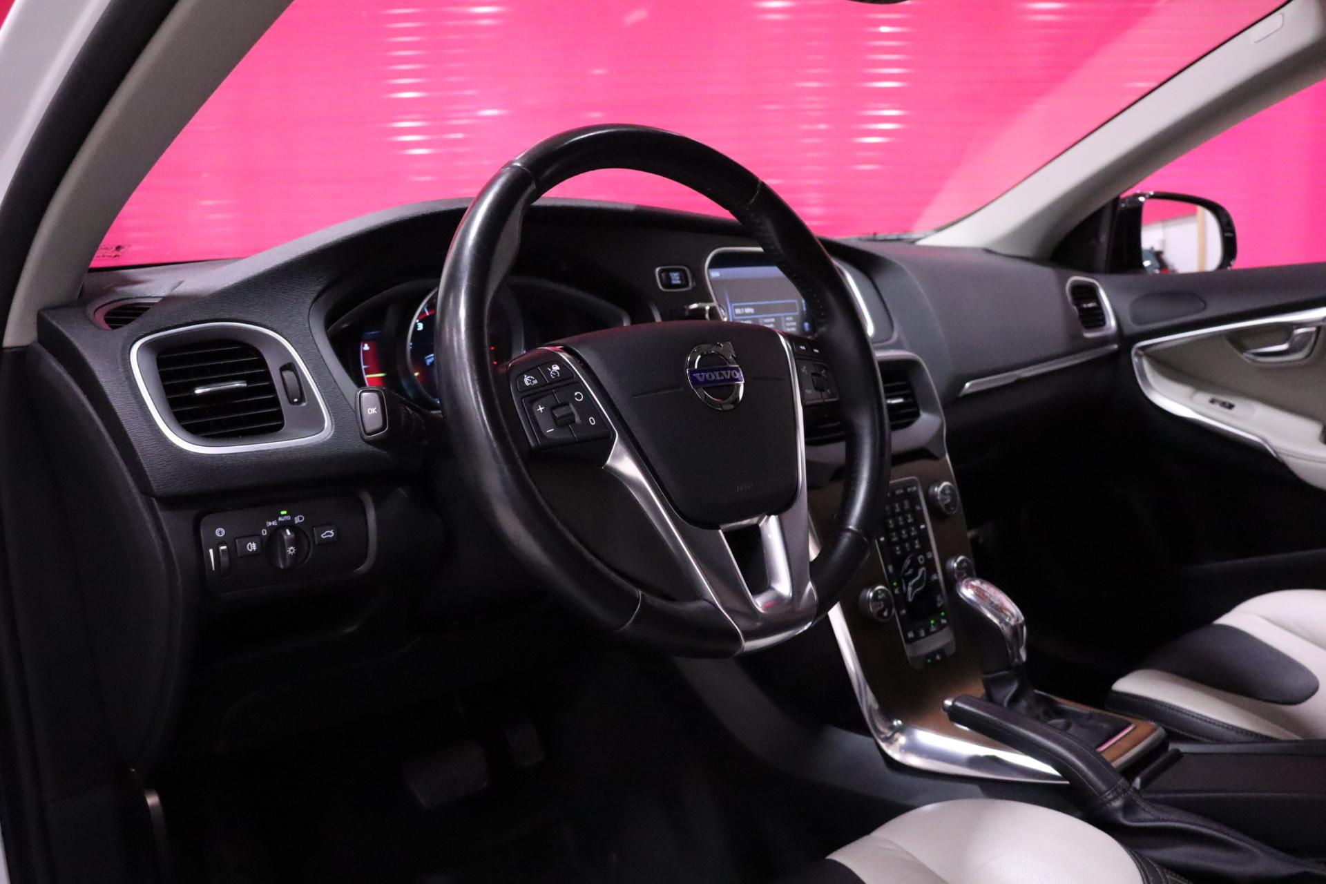 VOLVO V40 Cross Country 2013