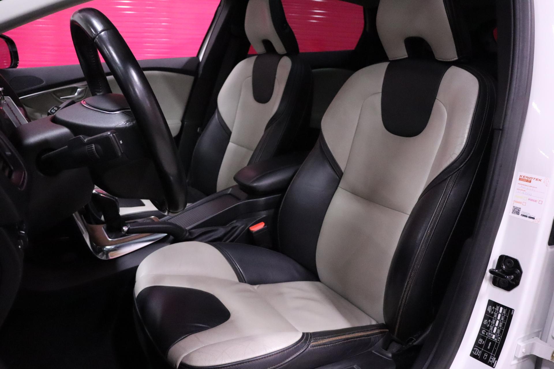 VOLVO V40 Cross Country 2013