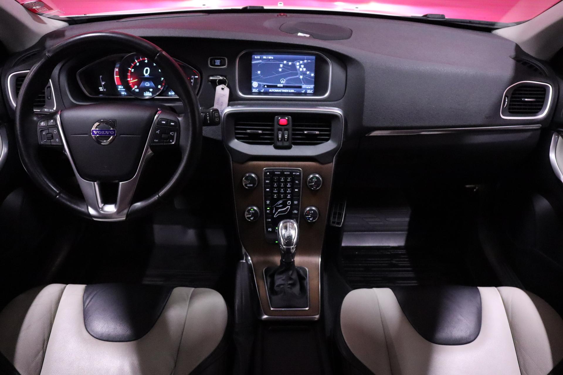 VOLVO V40 Cross Country 2013