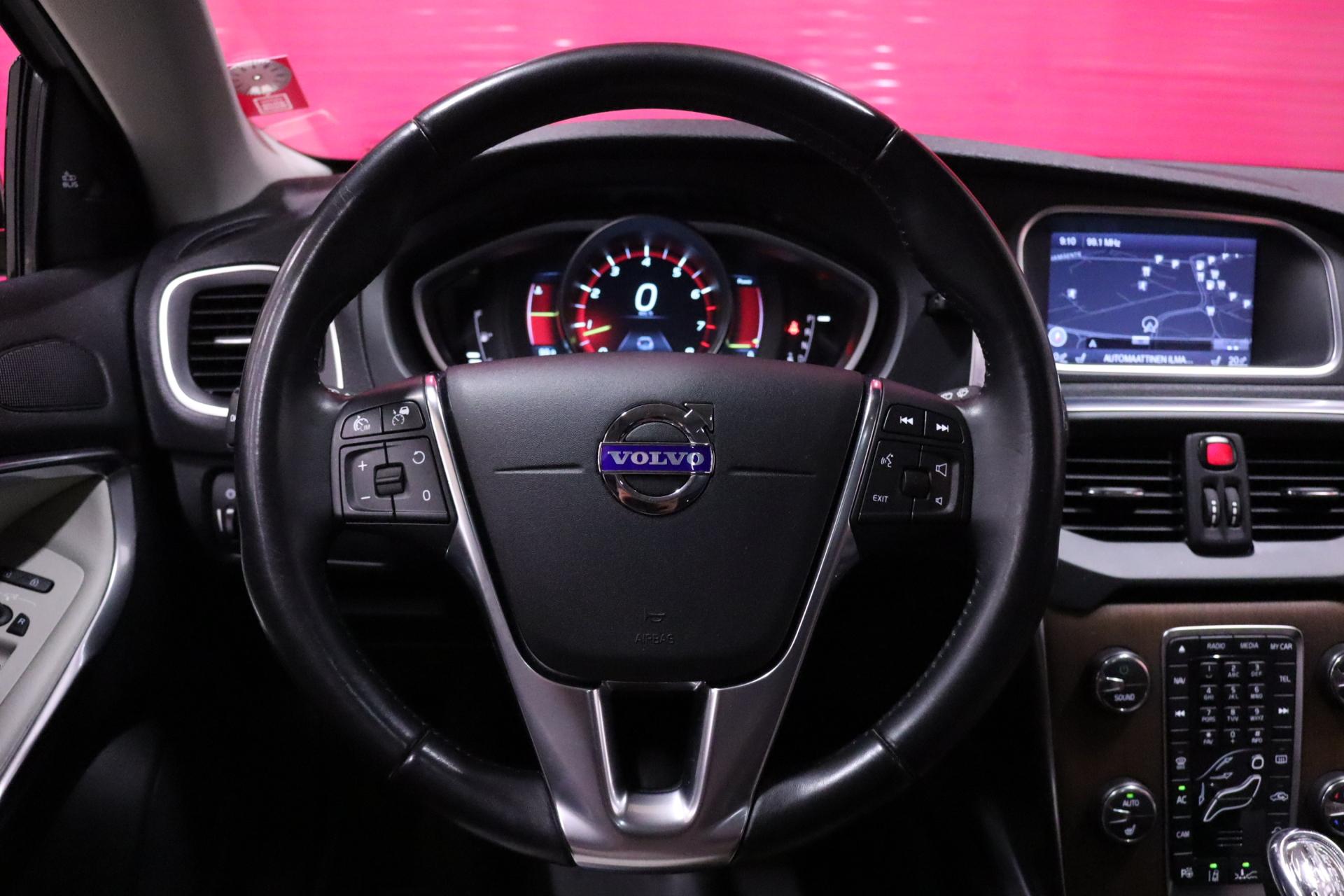 VOLVO V40 Cross Country 2013