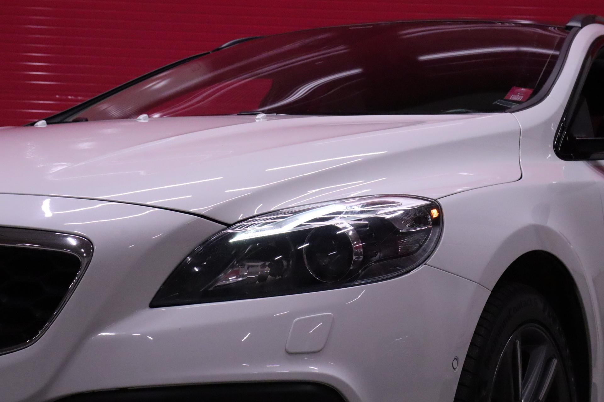 VOLVO V40 Cross Country 2013