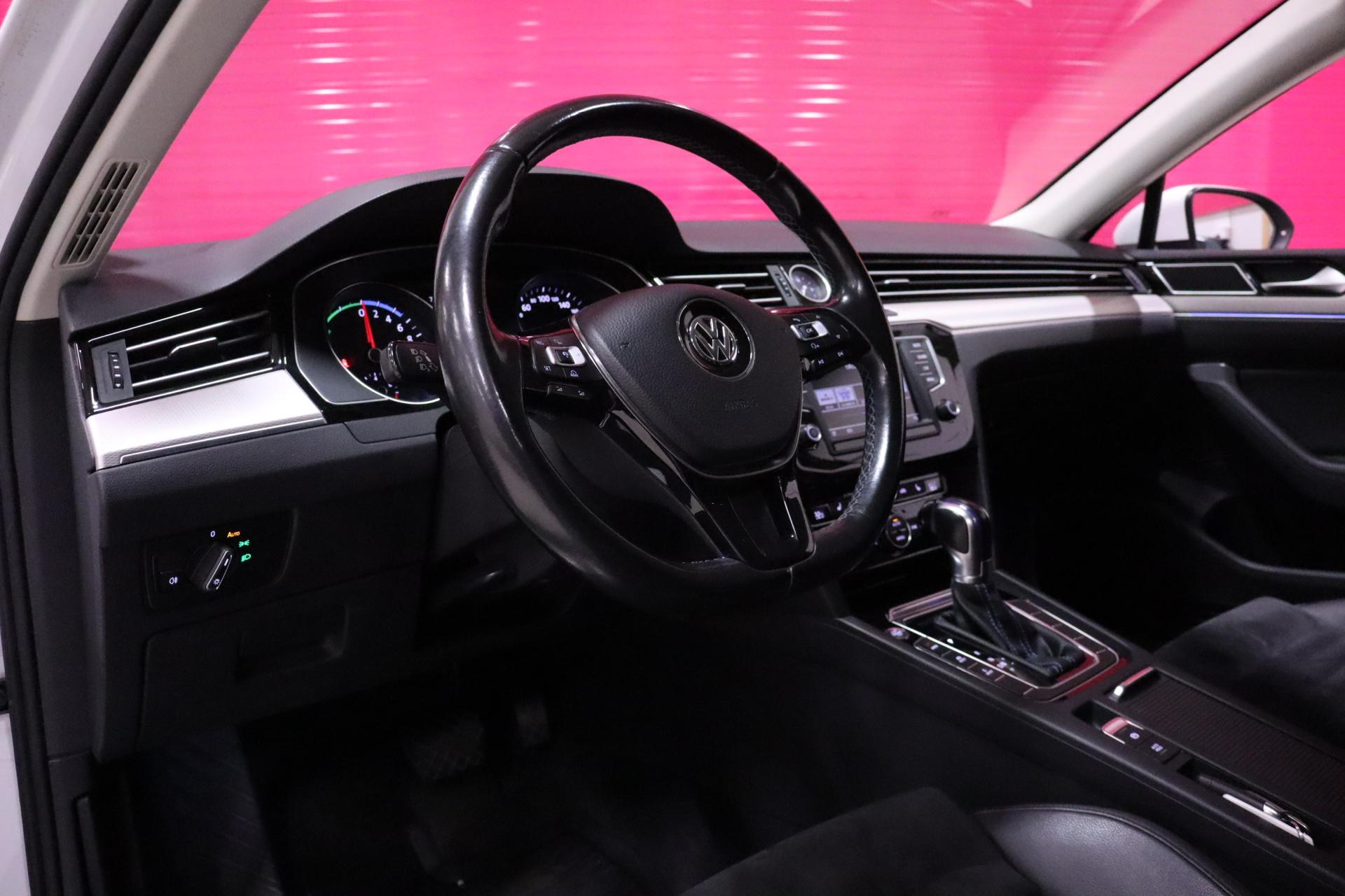 VOLKSWAGEN Passat 2017