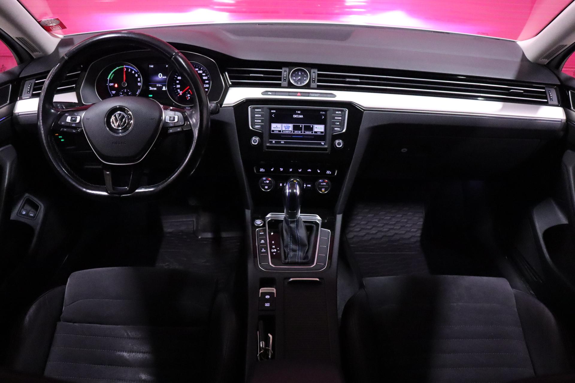 VOLKSWAGEN Passat 2017