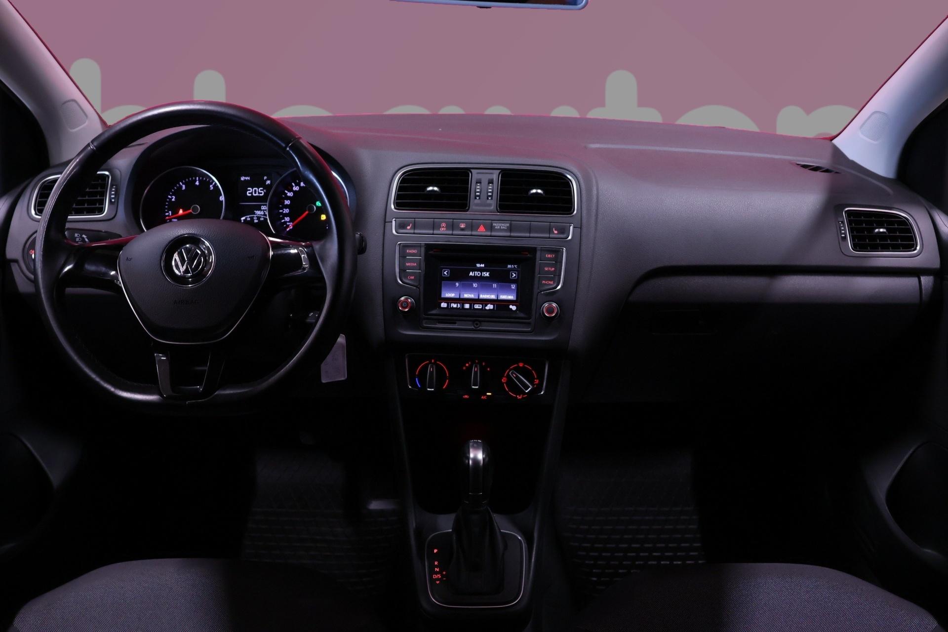 VOLKSWAGEN Polo 12