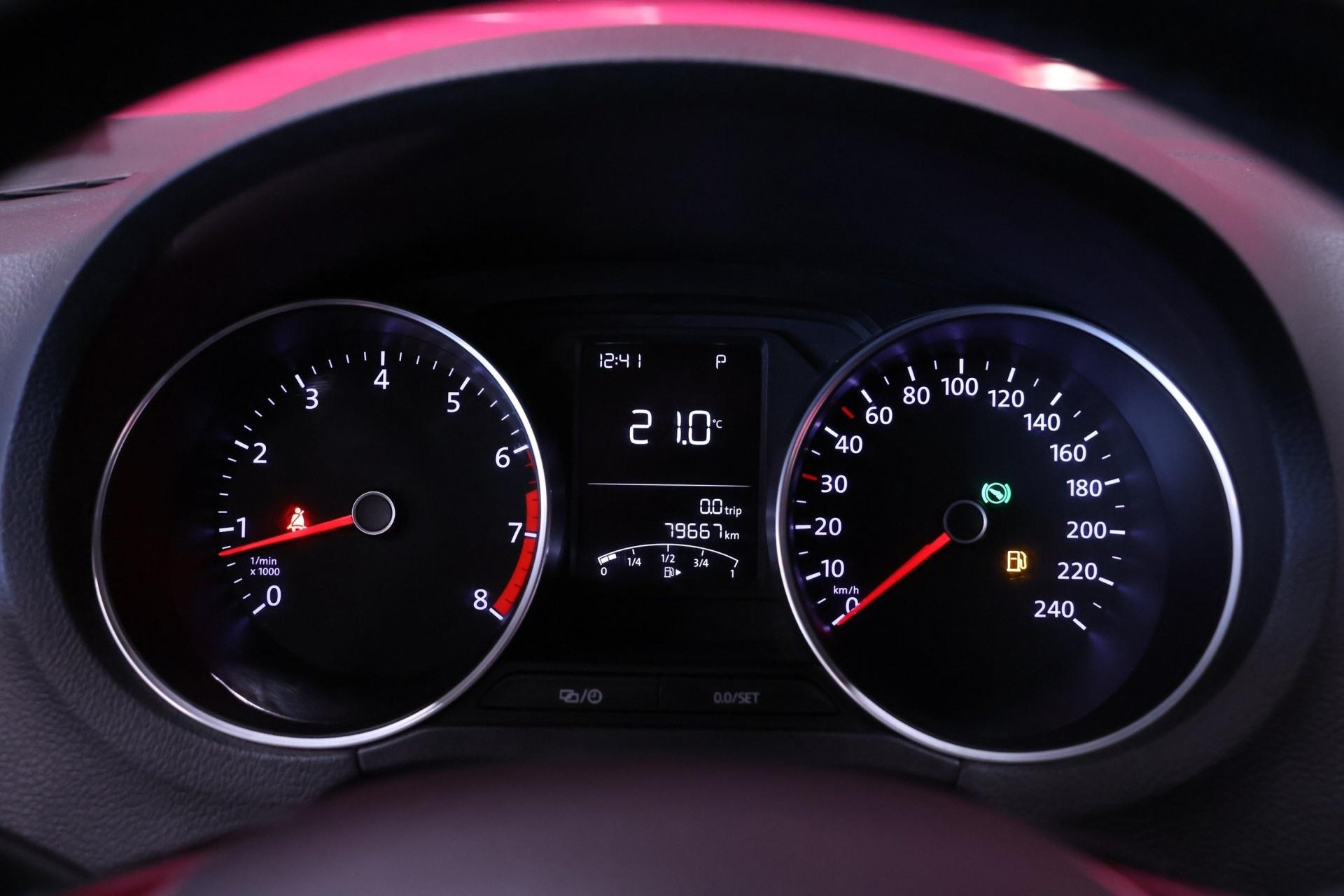 VOLKSWAGEN Polo 14