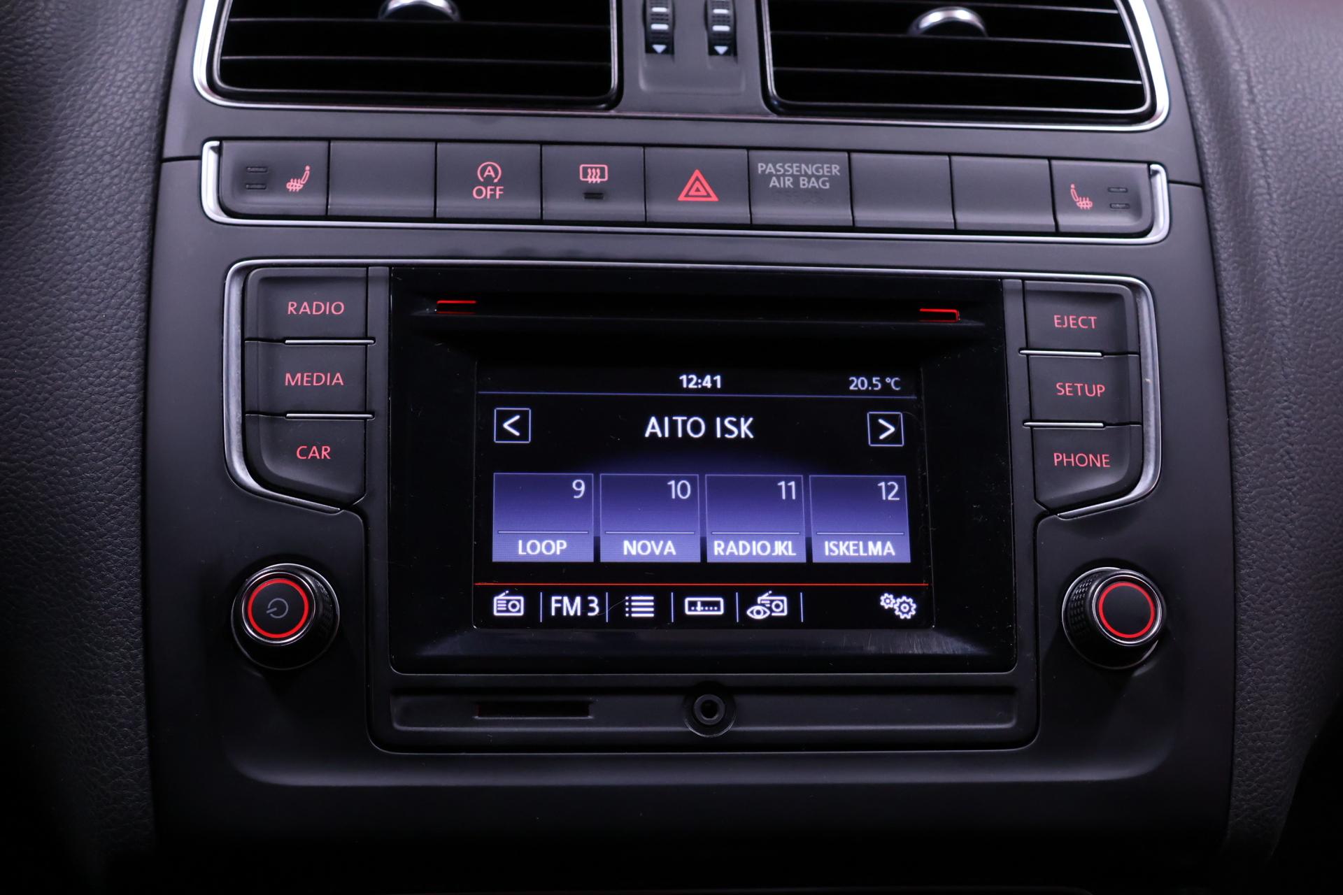 VOLKSWAGEN Polo 15