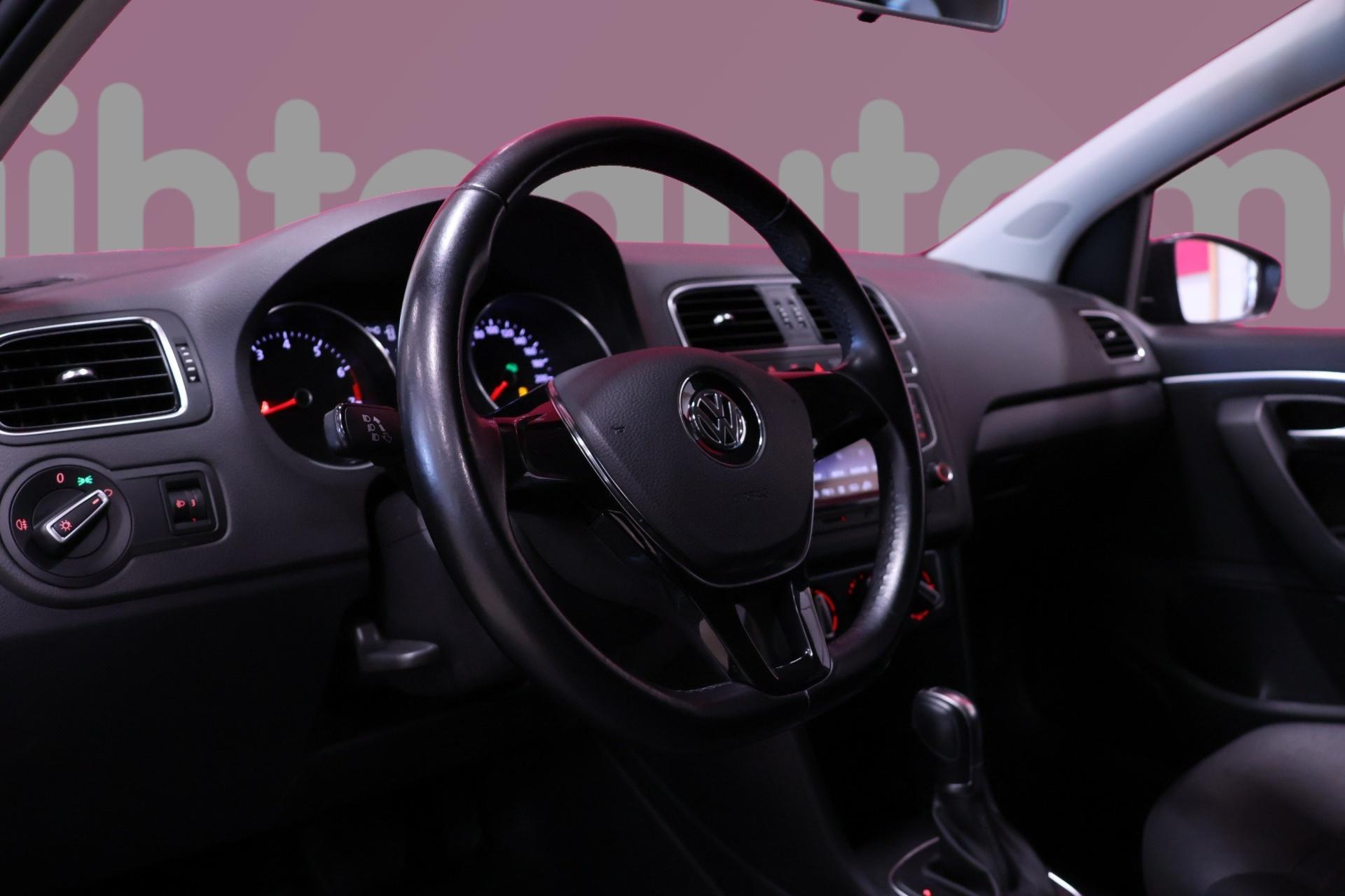 VOLKSWAGEN Polo 9